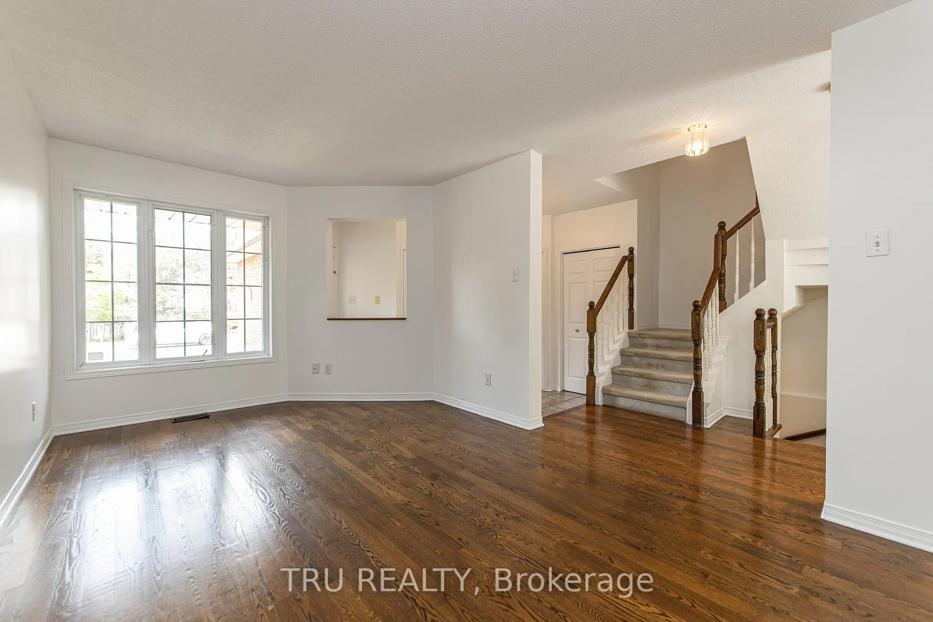 Photo 11 of 135 Margrave Avenue, Ottawa, Hunt Club Park/Greenboro — HOMEH