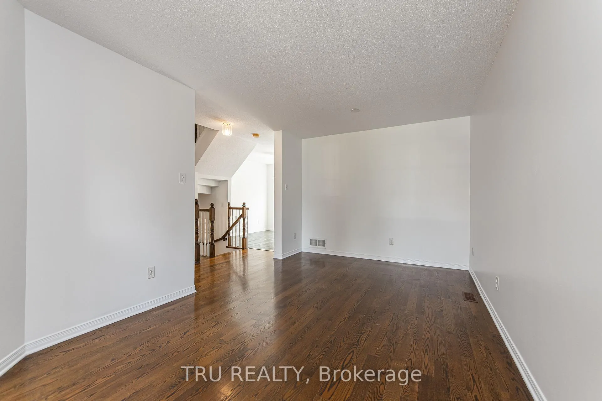 Photo 12 of 135 Margrave Avenue, Ottawa, Hunt Club Park/Greenboro — HOMEH