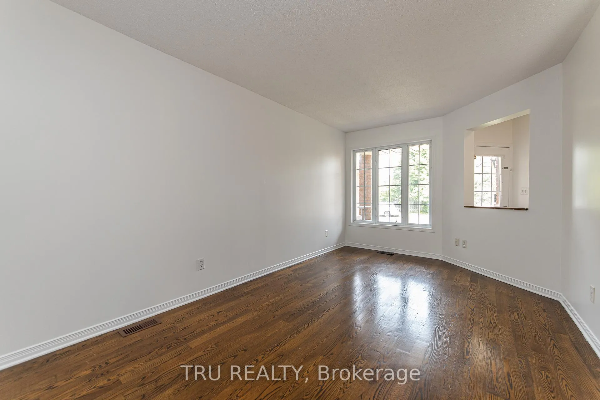 Photo 14 of 135 Margrave Avenue, Ottawa, Hunt Club Park/Greenboro — HOMEH