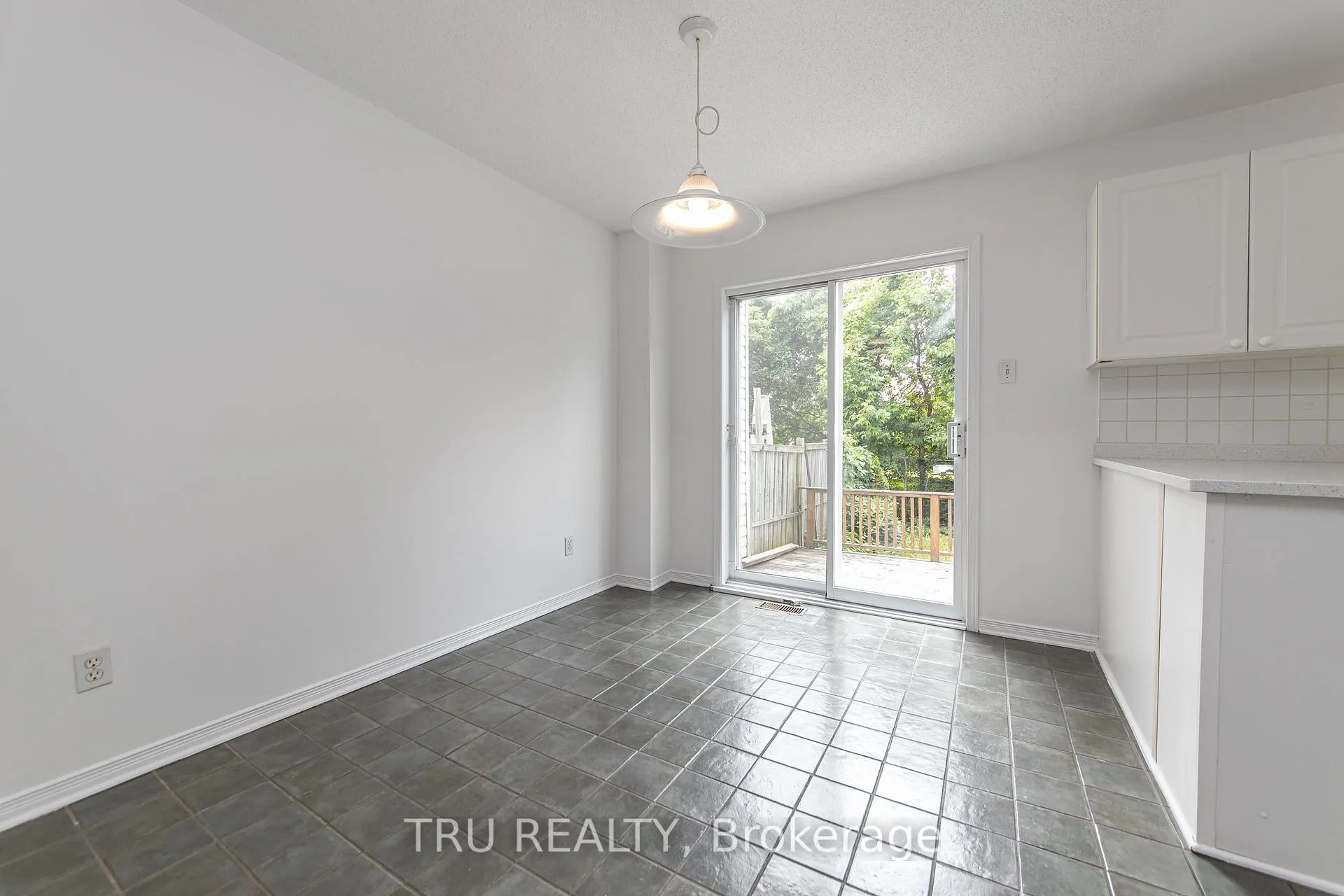 Photo 16 of 135 Margrave Avenue, Ottawa, Hunt Club Park/Greenboro — HOMEH