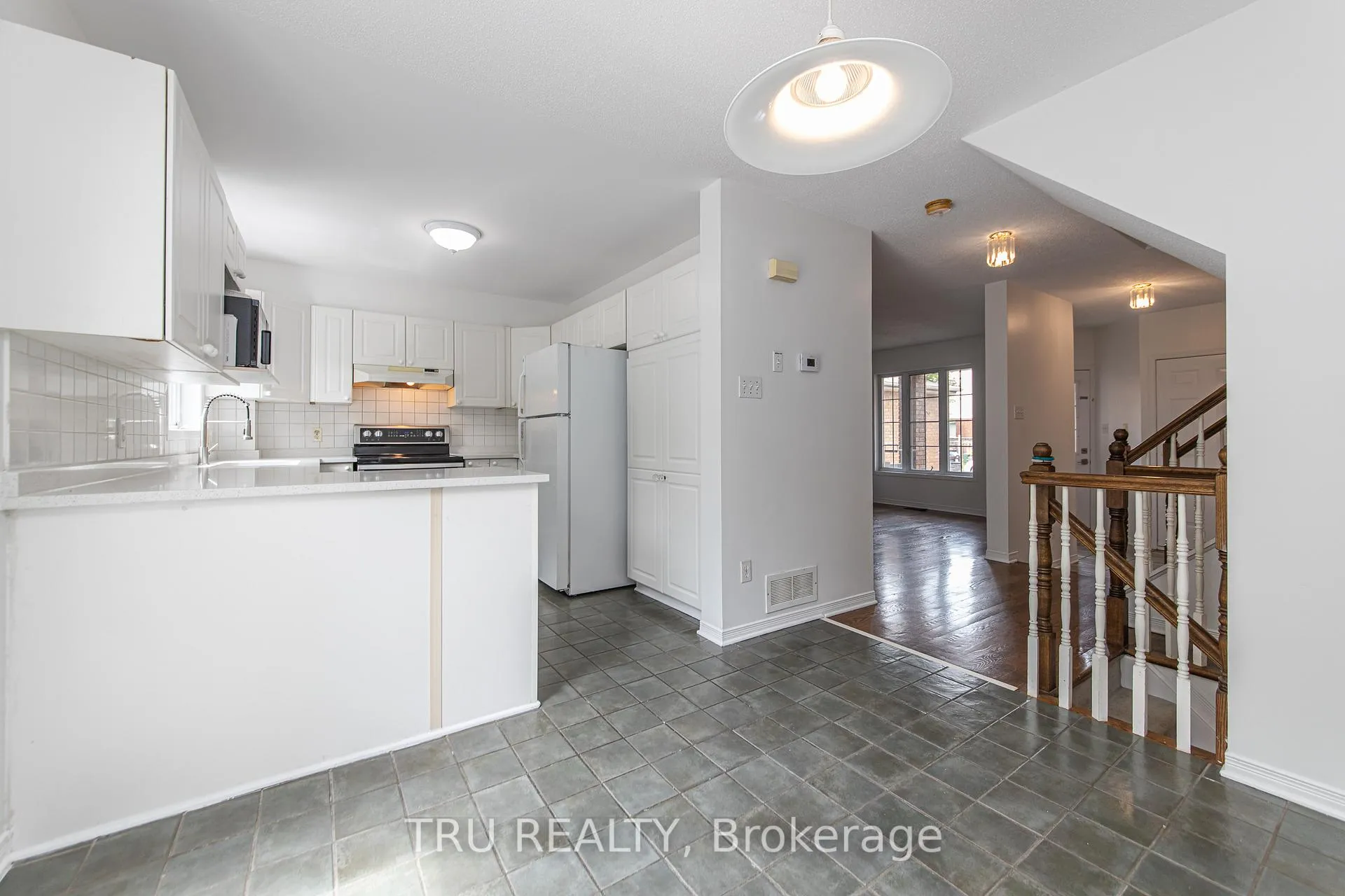 Photo 18 of 135 Margrave Avenue, Ottawa, Hunt Club Park/Greenboro — HOMEH