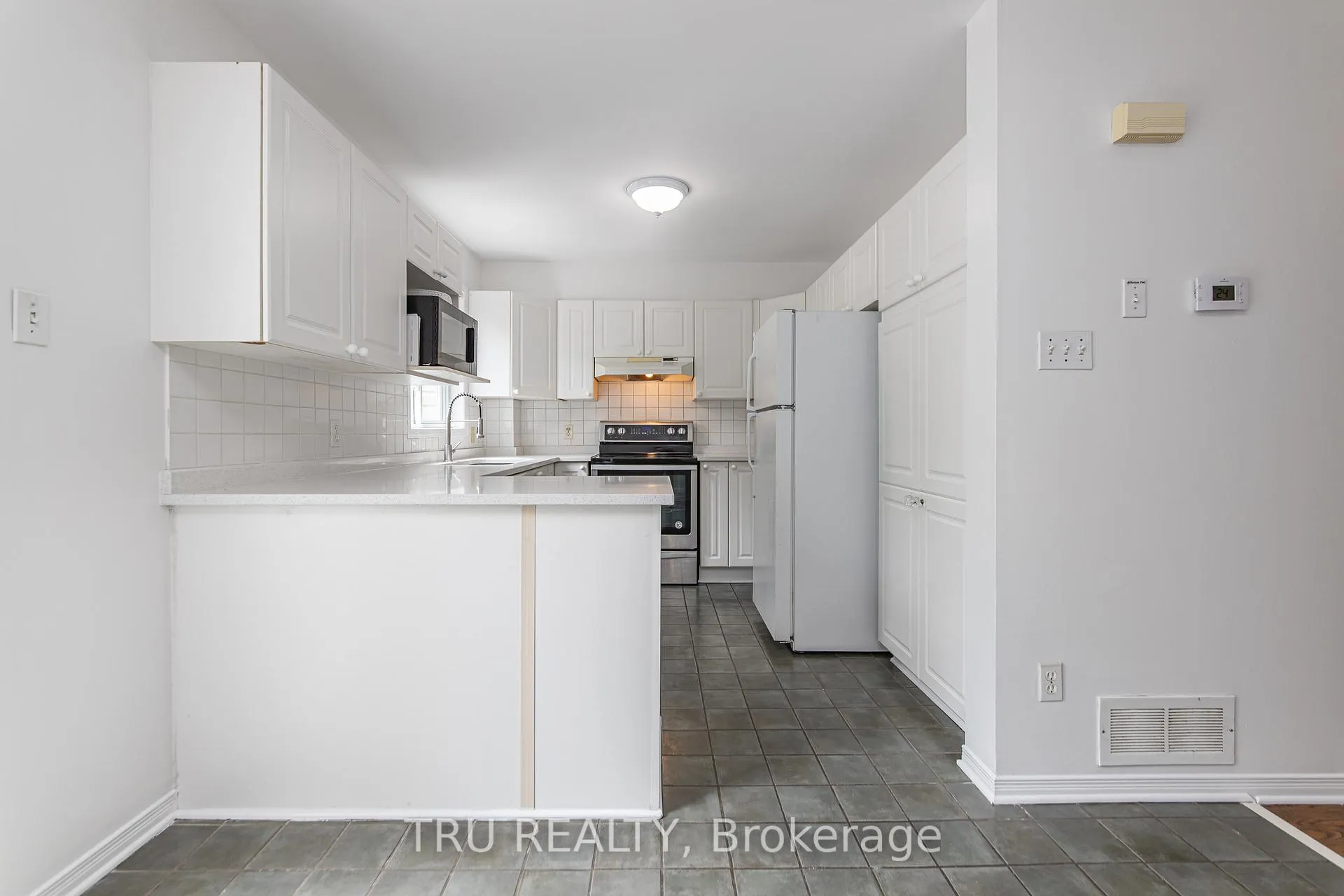 Photo 20 of 135 Margrave Avenue, Ottawa, Hunt Club Park/Greenboro — HOMEH