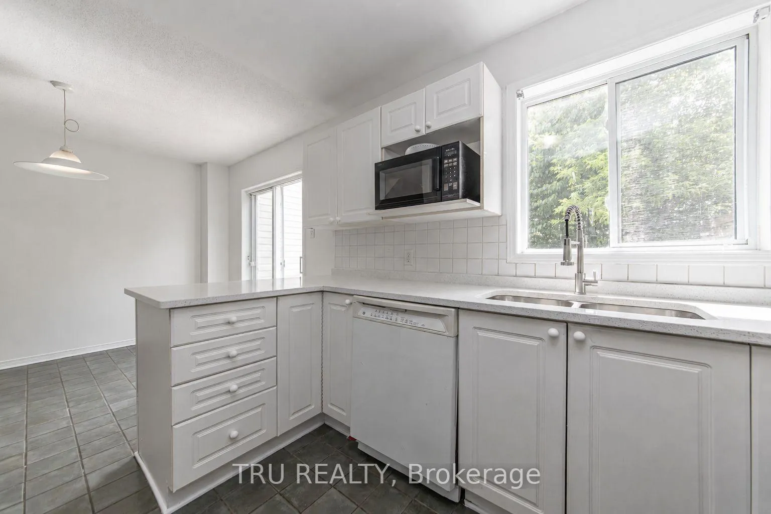 Photo 22 of 135 Margrave Avenue, Ottawa, Hunt Club Park/Greenboro — HOMEH
