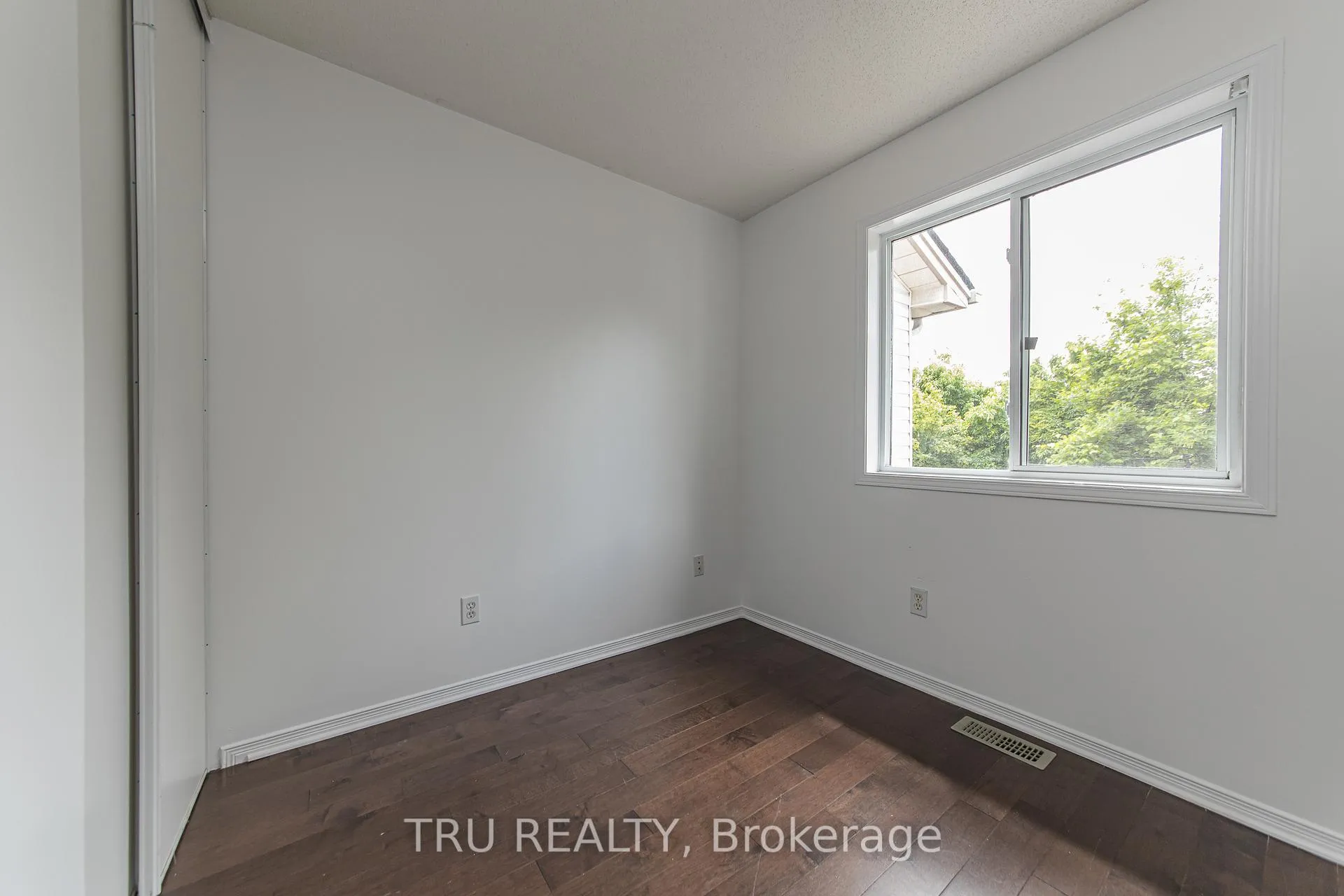 Photo 32 of 135 Margrave Avenue, Ottawa, Hunt Club Park/Greenboro — HOMEH