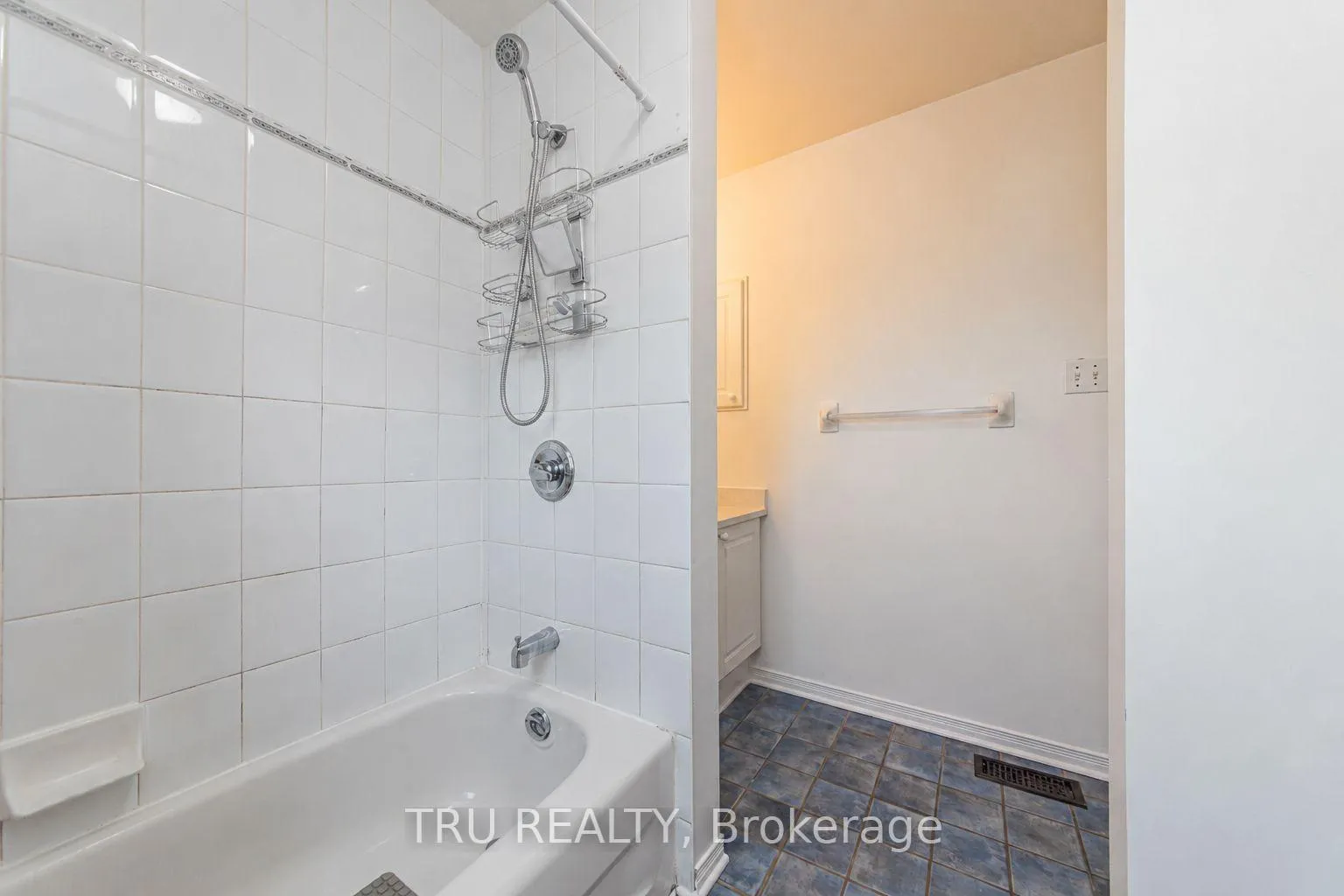 Photo 36 of 135 Margrave Avenue, Ottawa, Hunt Club Park/Greenboro — HOMEH