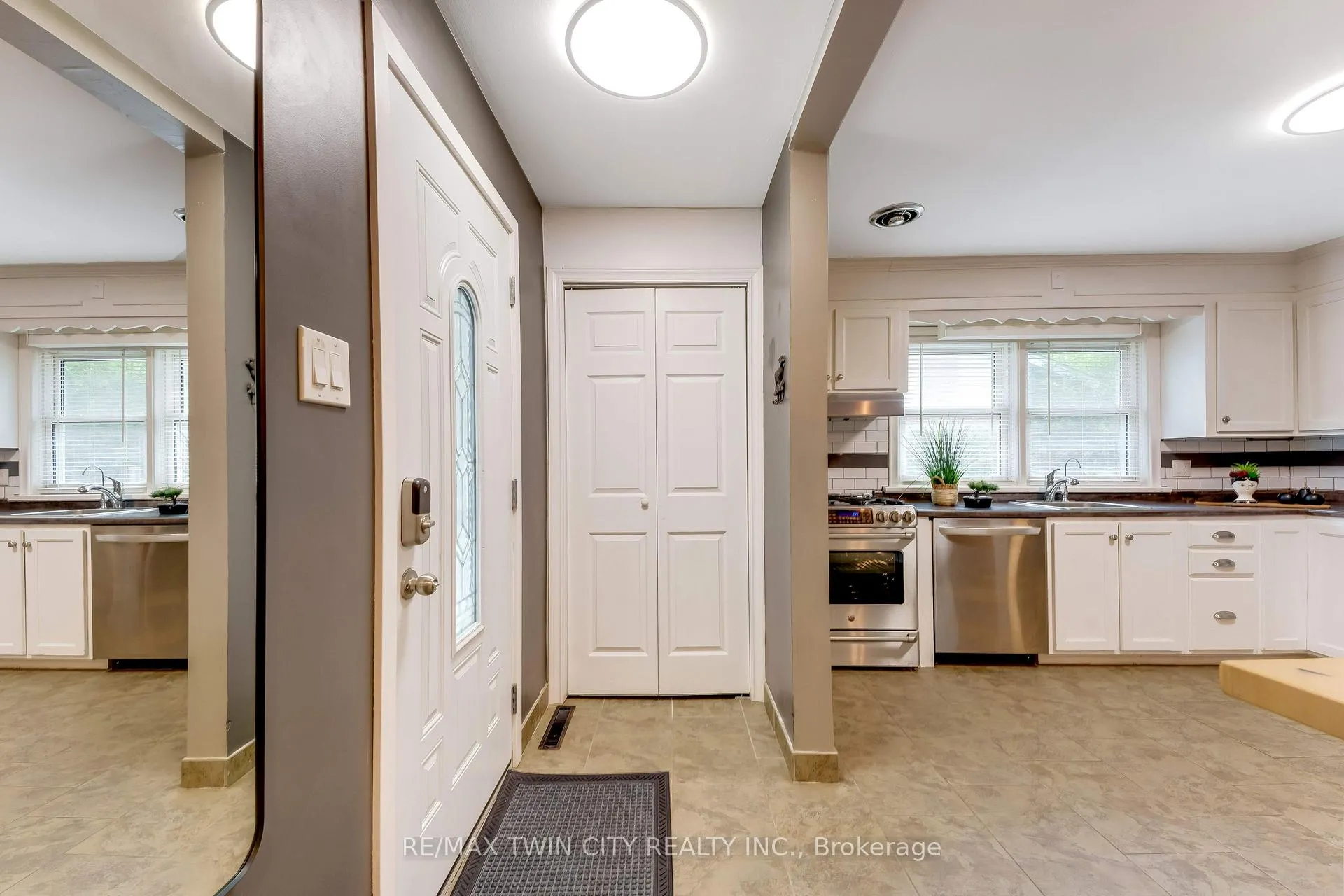 Photo 2 of 90 Arlington Boulevard, Kitchener — HOMEH