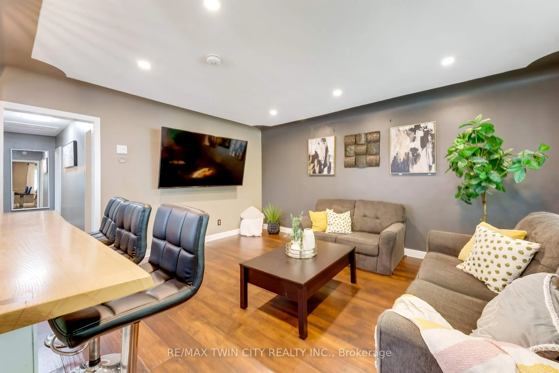 Photo 5 of 90 Arlington Boulevard, Kitchener — HOMEH