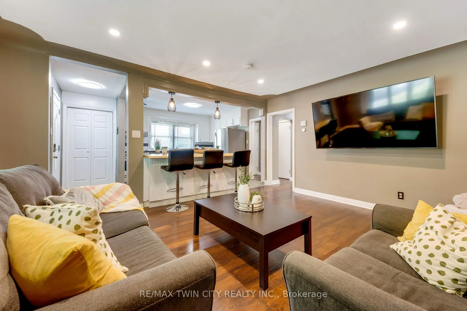 Photo 6 of 90 Arlington Boulevard, Kitchener — HOMEH