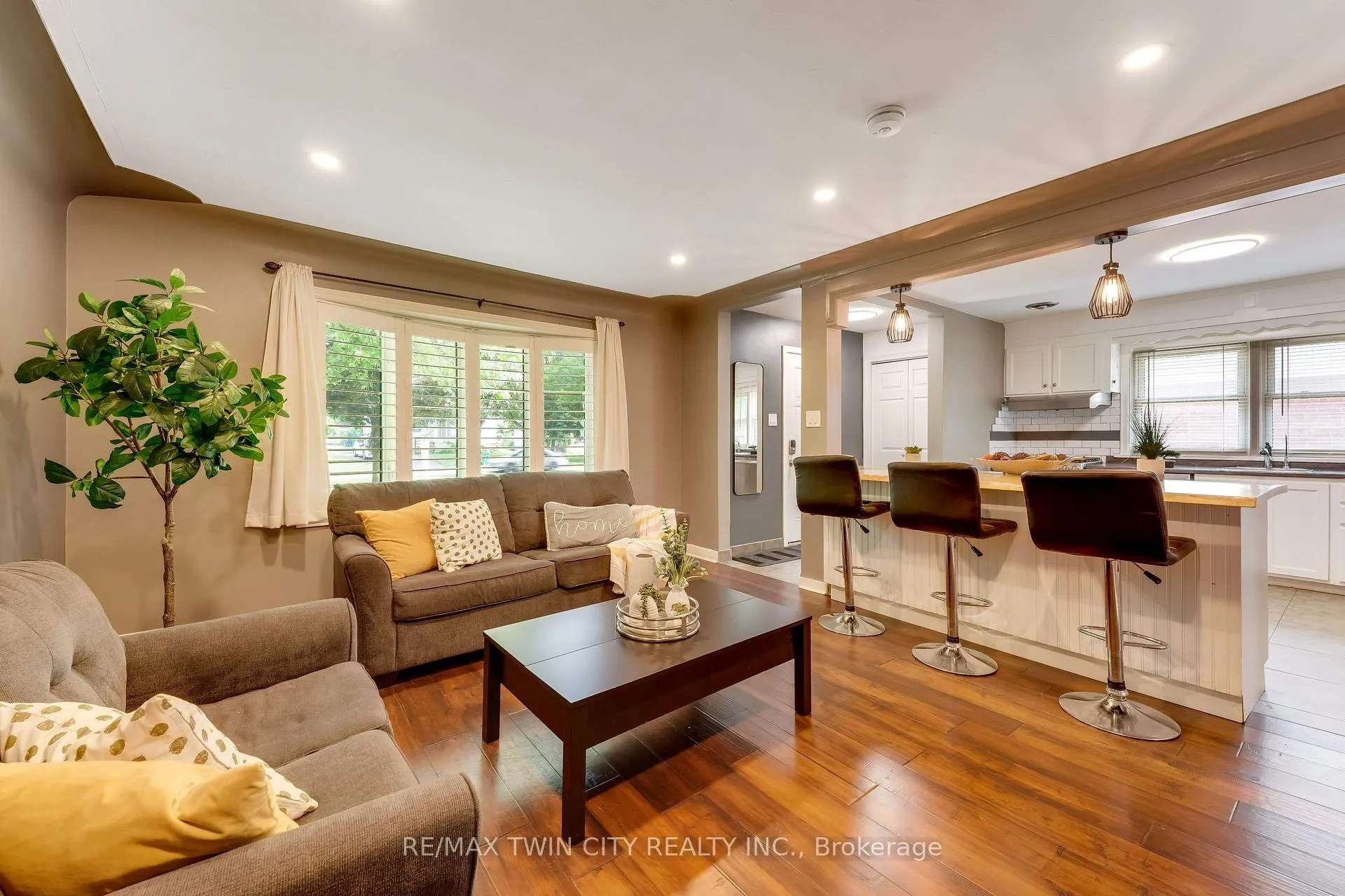 Photo 7 of 90 Arlington Boulevard, Kitchener — HOMEH