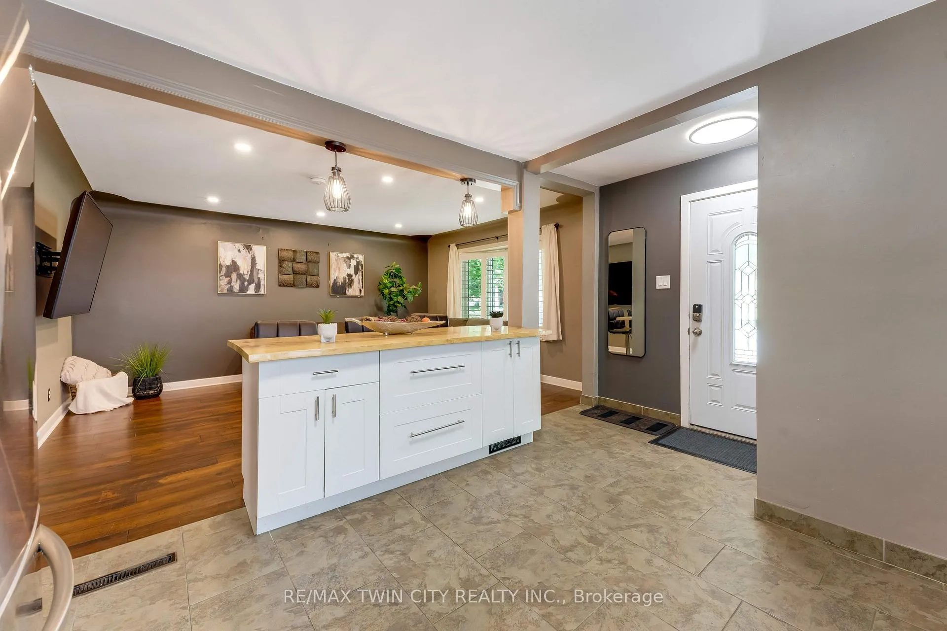 Photo 11 of 90 Arlington Boulevard, Kitchener — HOMEH