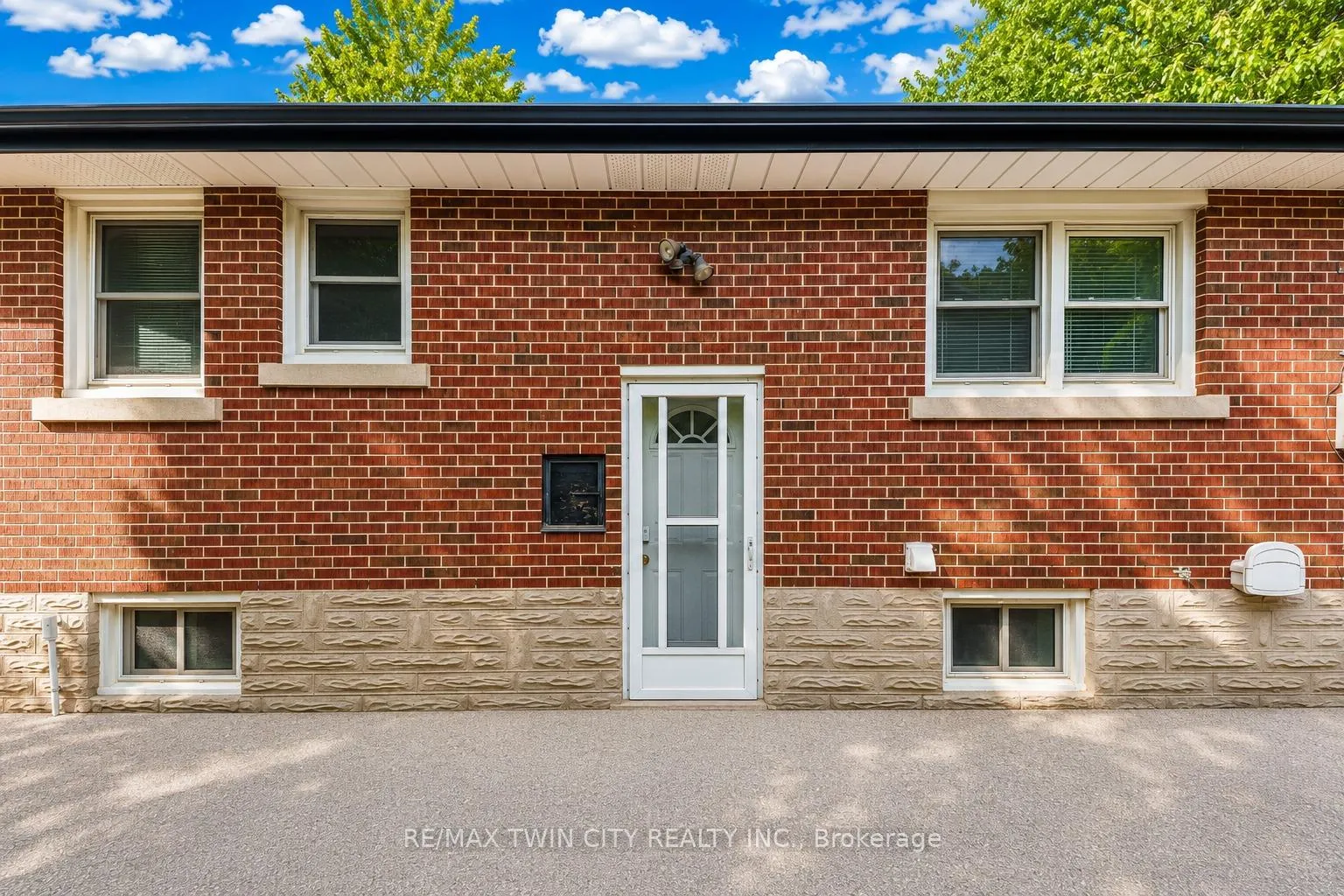 Photo 22 of 90 Arlington Boulevard, Kitchener — HOMEH