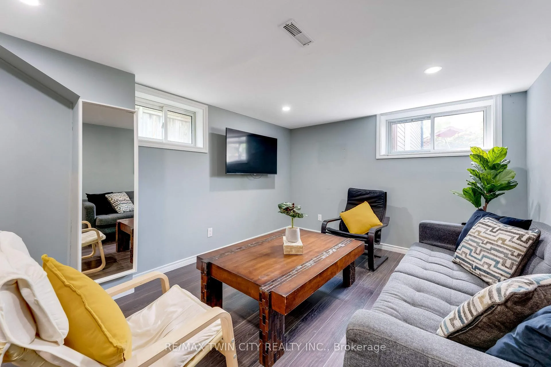 Photo 25 of 90 Arlington Boulevard, Kitchener — HOMEH