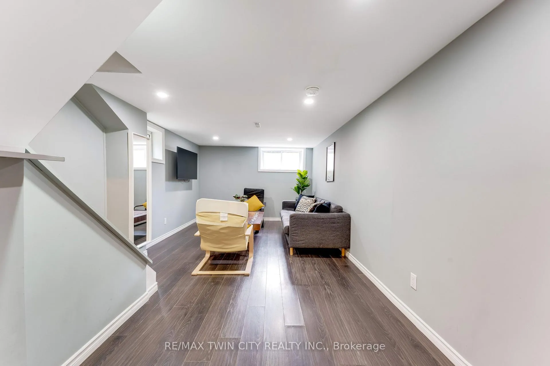 Photo 26 of 90 Arlington Boulevard, Kitchener — HOMEH