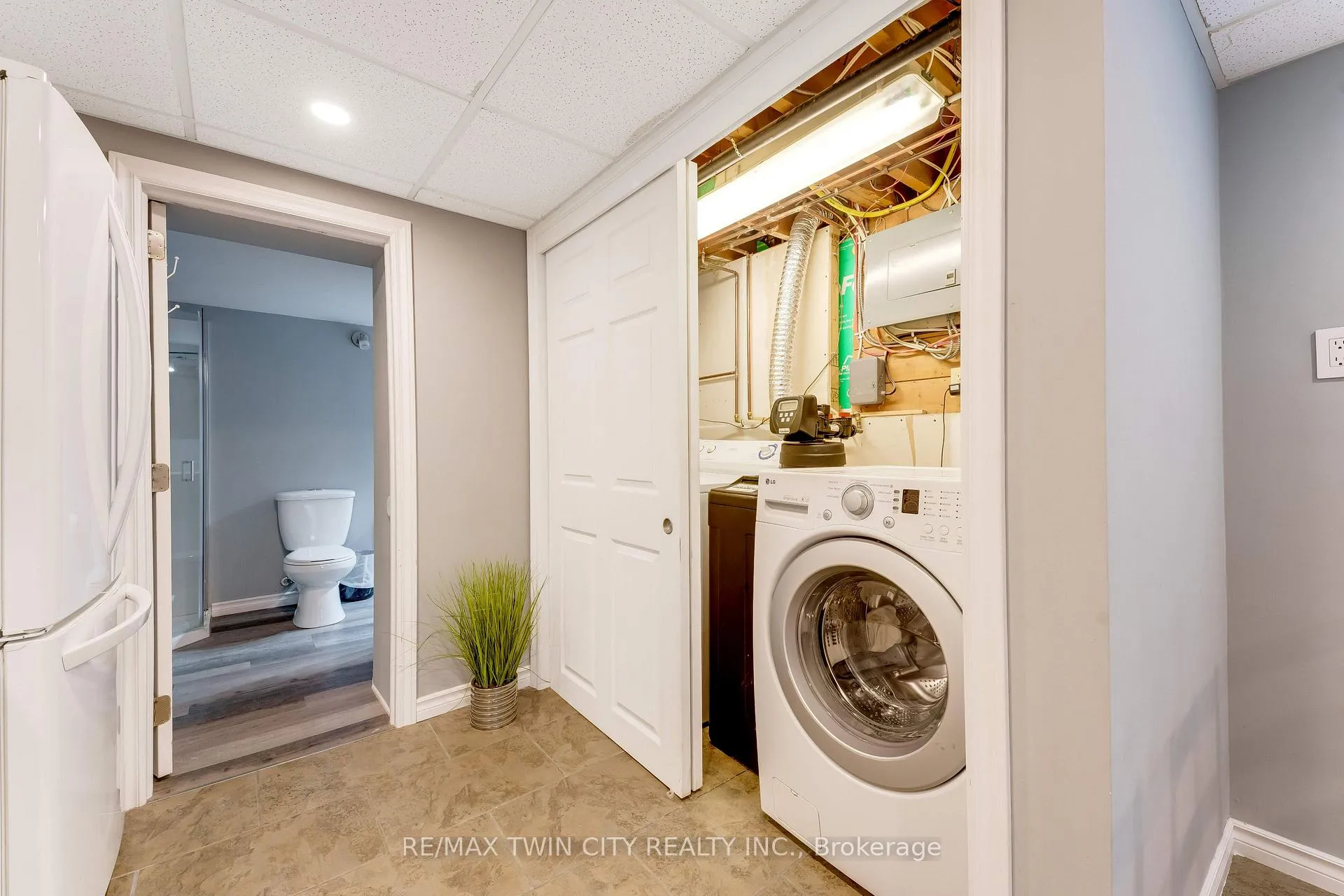 Photo 35 of 90 Arlington Boulevard, Kitchener — HOMEH