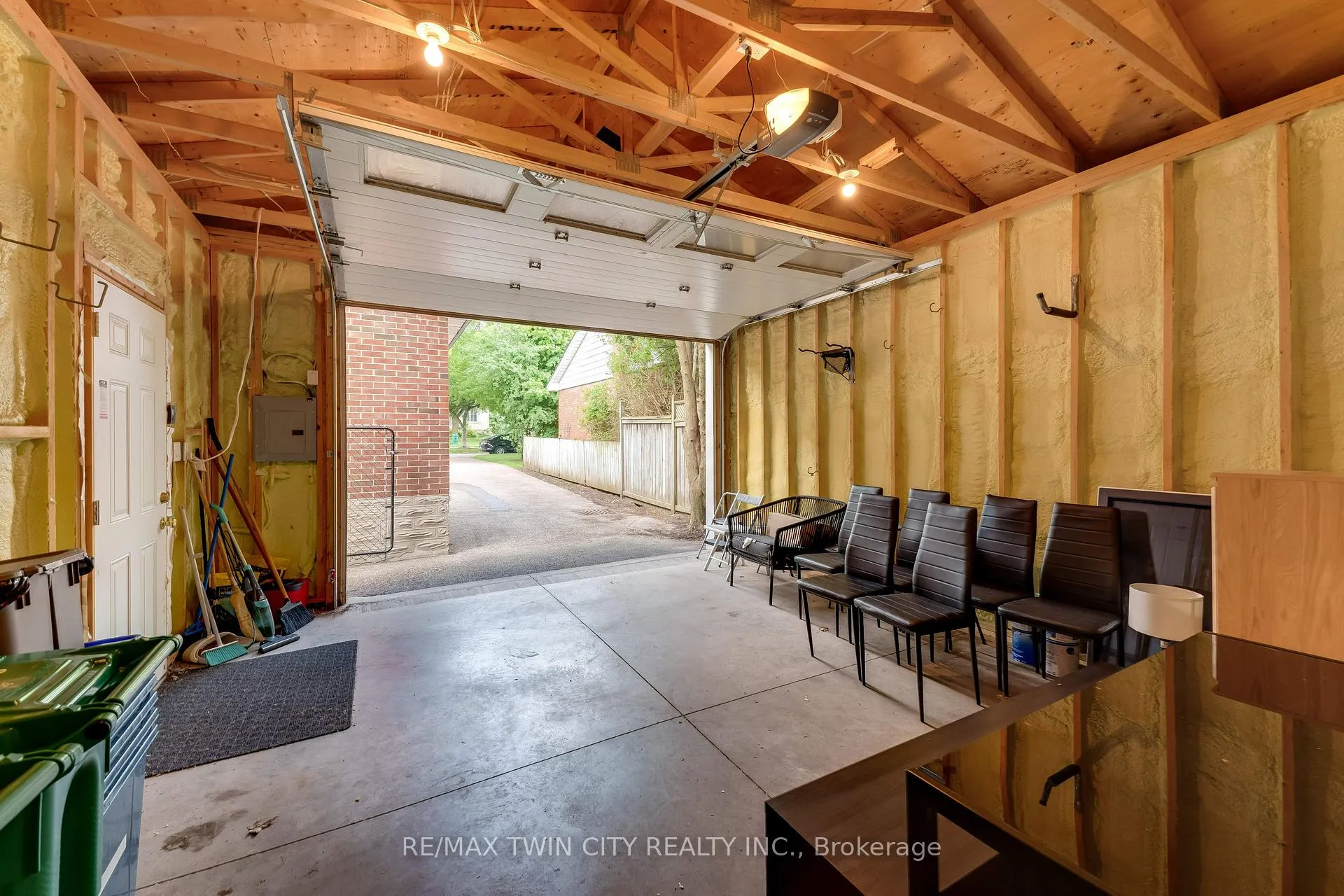 Photo 37 of 90 Arlington Boulevard, Kitchener — HOMEH