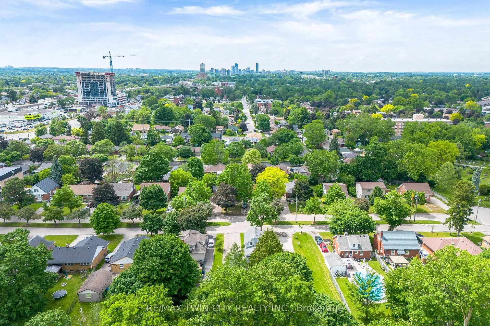 Photo 43 of 90 Arlington Boulevard, Kitchener — HOMEH