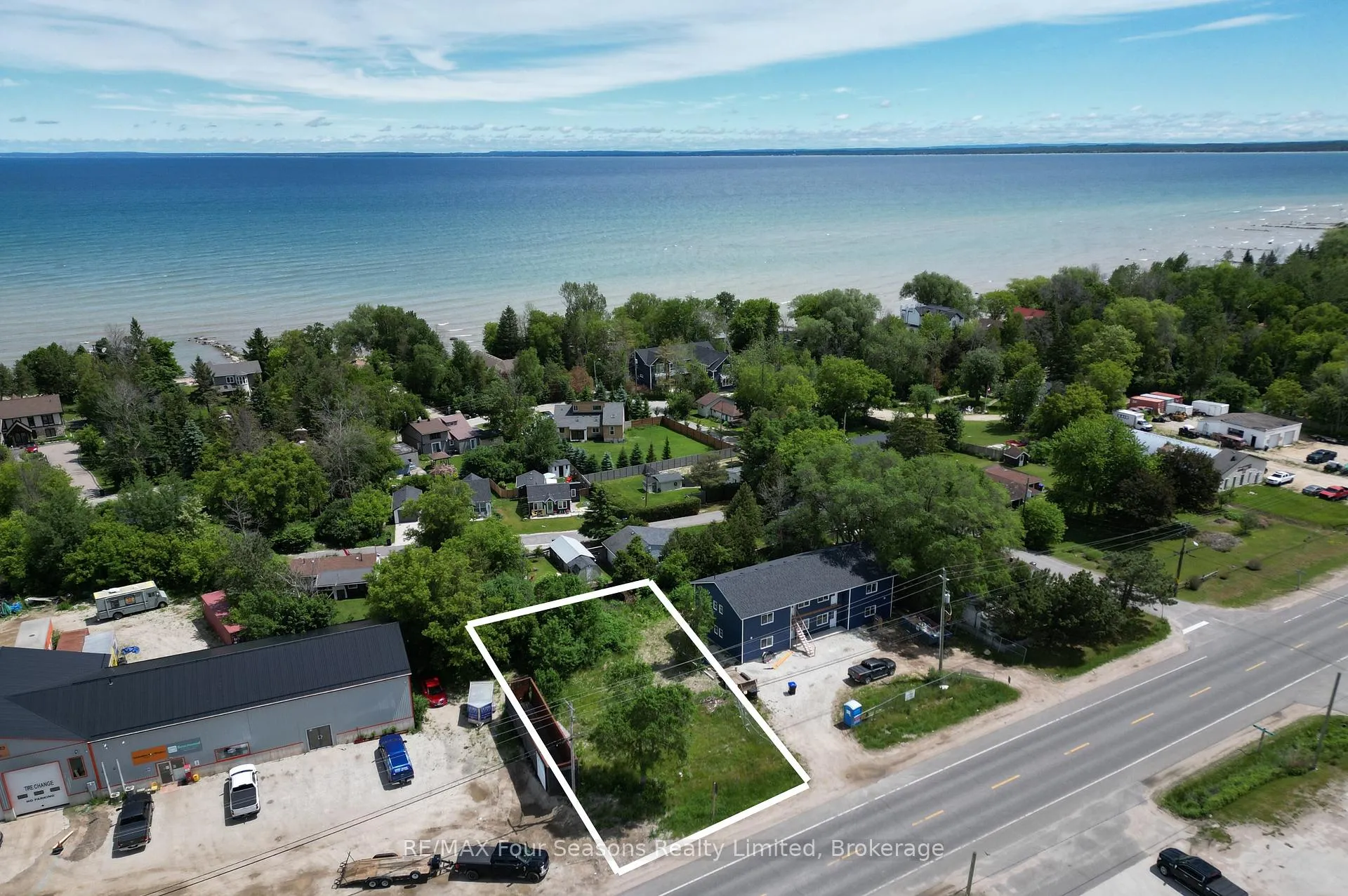 Photo 1 of 9596 Beachwood Road, Collingwood — HOMEH