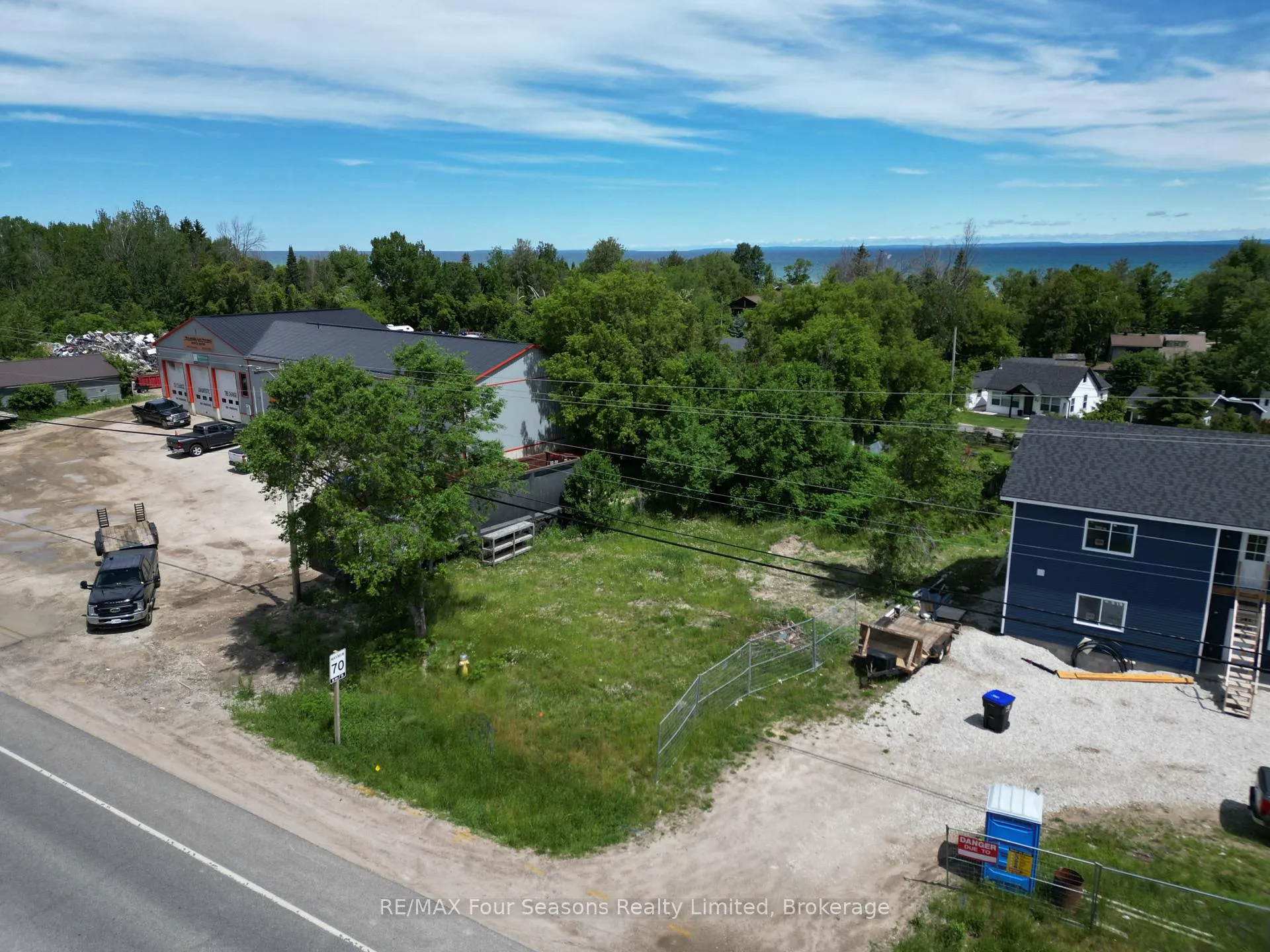 Photo 2 of 9596 Beachwood Road, Collingwood — HOMEH