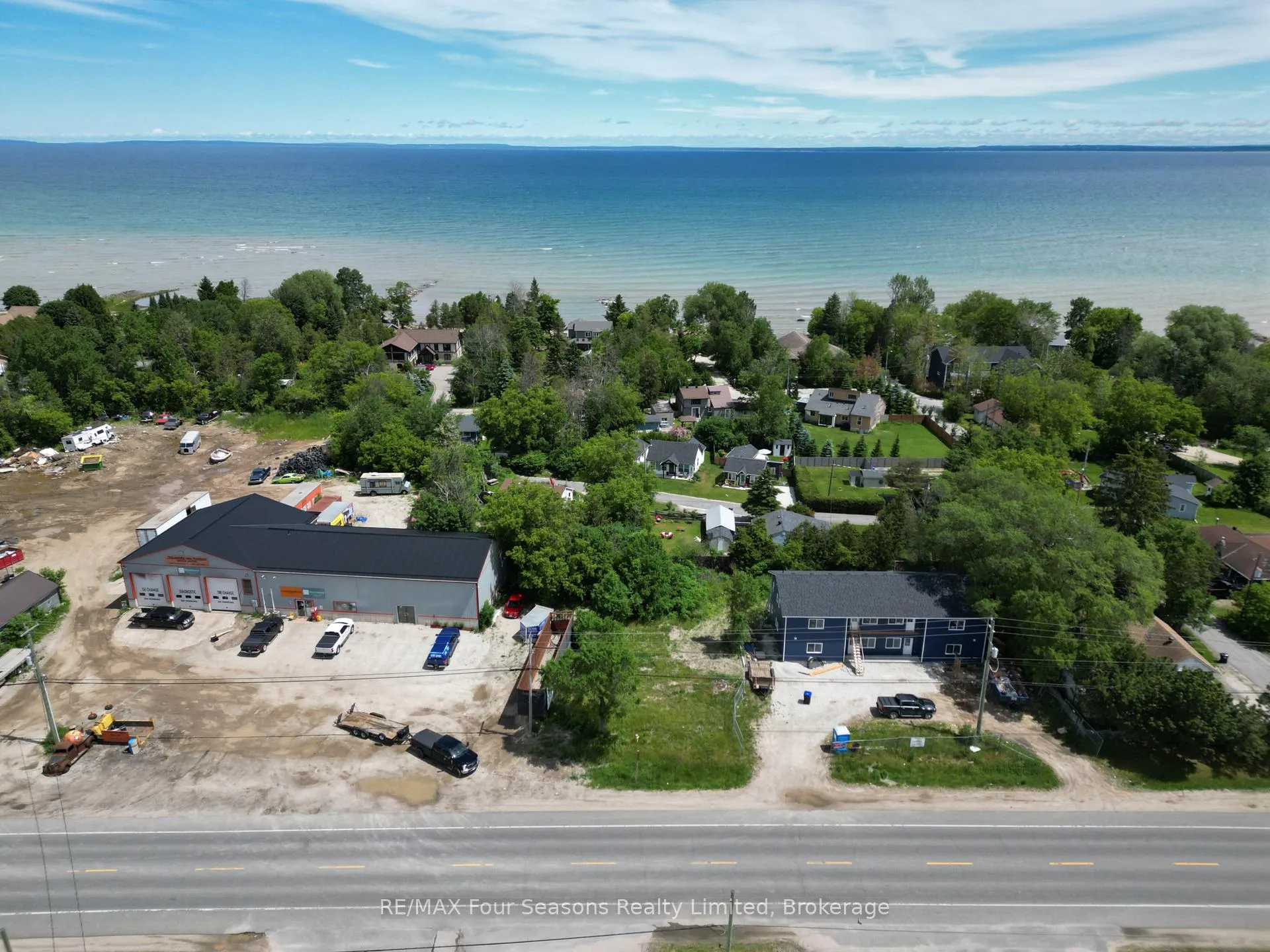 Photo 3 of 9596 Beachwood Road, Collingwood — HOMEH