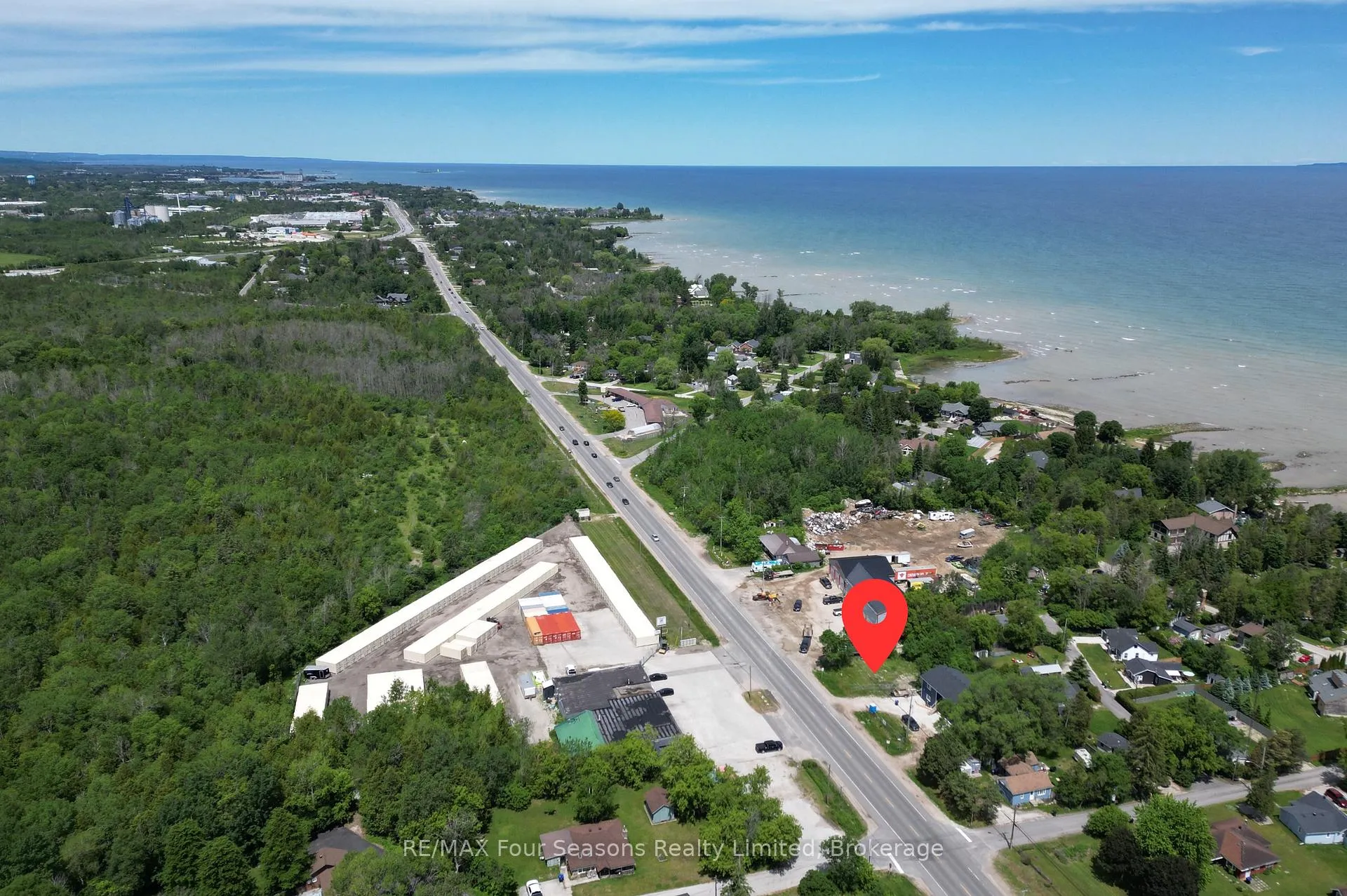 Photo 4 of 9596 Beachwood Road, Collingwood — HOMEH