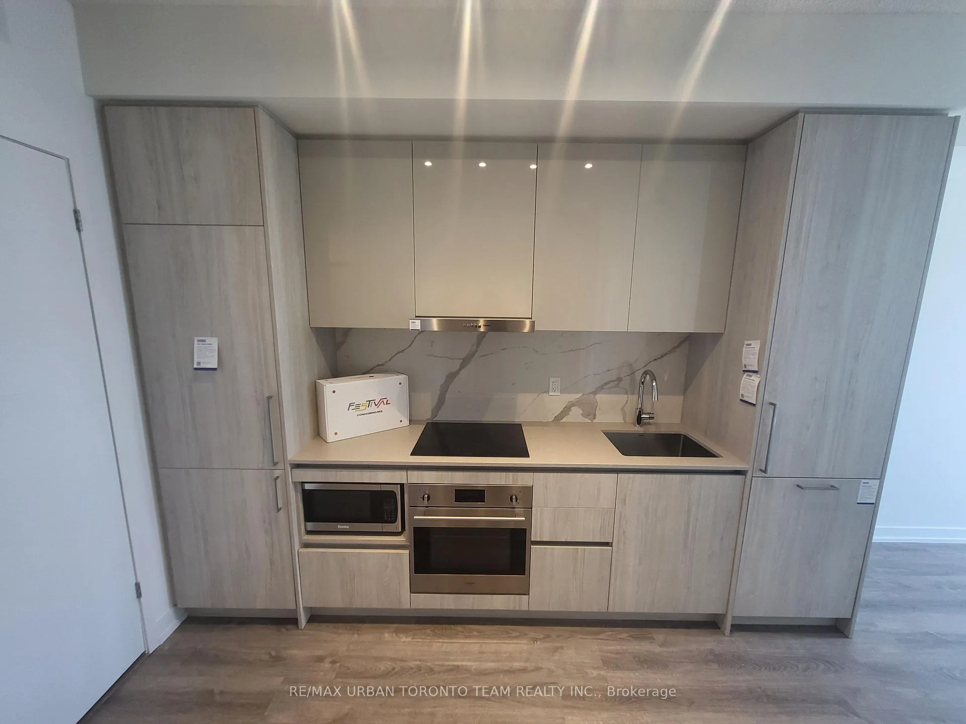 Photo 4 of Unit 5210, 195 Commerce Street, Vaughan, Vaughan Corporate Centre — HOMEH