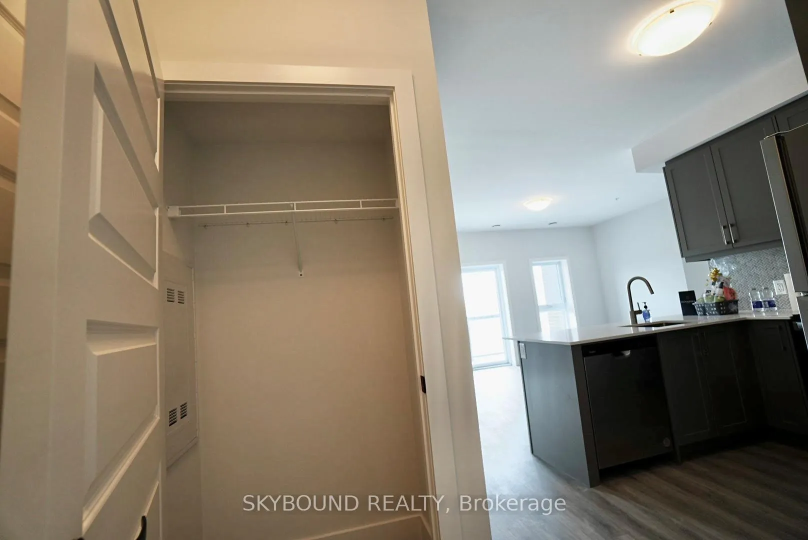 Photo 3 of Unit 0411, 1000 Lackner Place, Kitchener, Grand River North — HOMEH