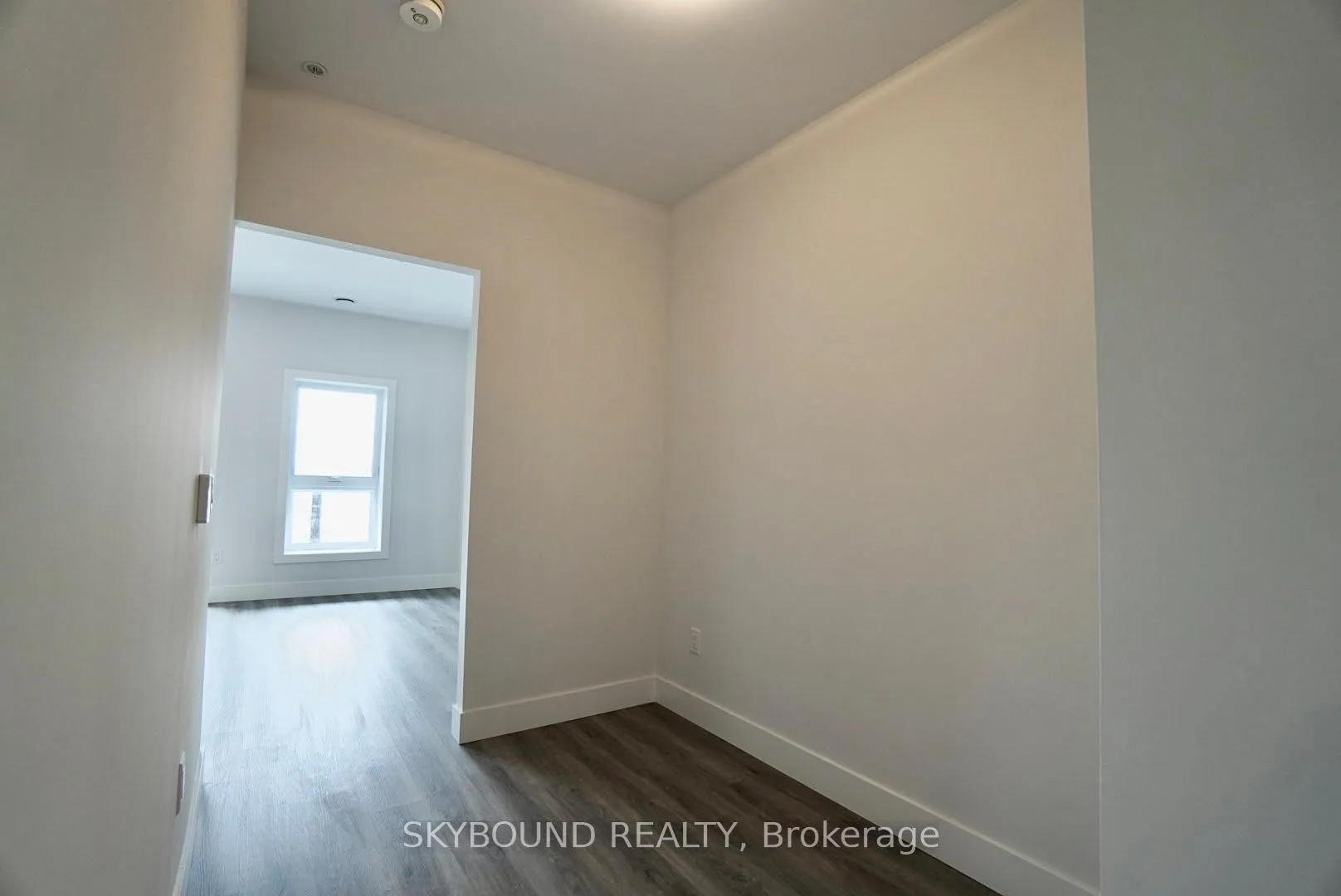Photo 8 of Unit 0411, 1000 Lackner Place, Kitchener, Grand River North — HOMEH
