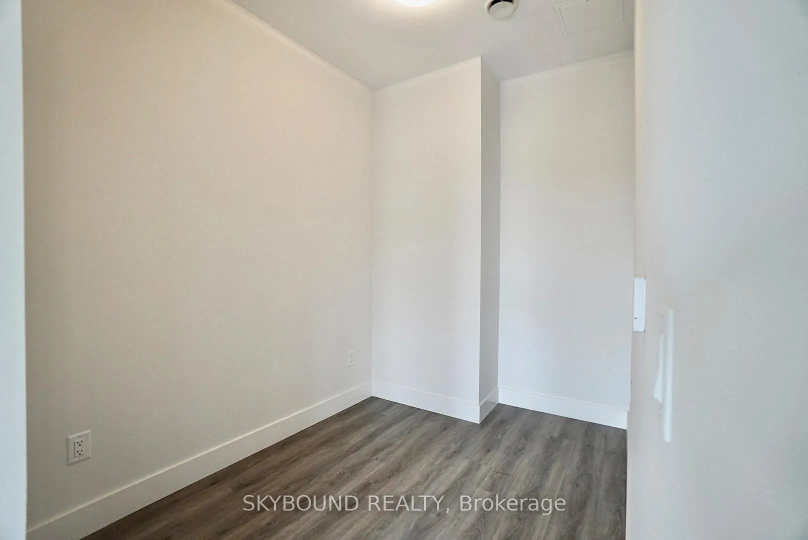 Photo 10 of Unit 0411, 1000 Lackner Place, Kitchener, Grand River North — HOMEH