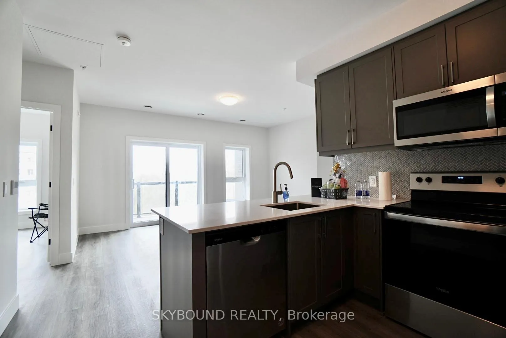 Photo 11 of Unit 0411, 1000 Lackner Place, Kitchener, Grand River North — HOMEH