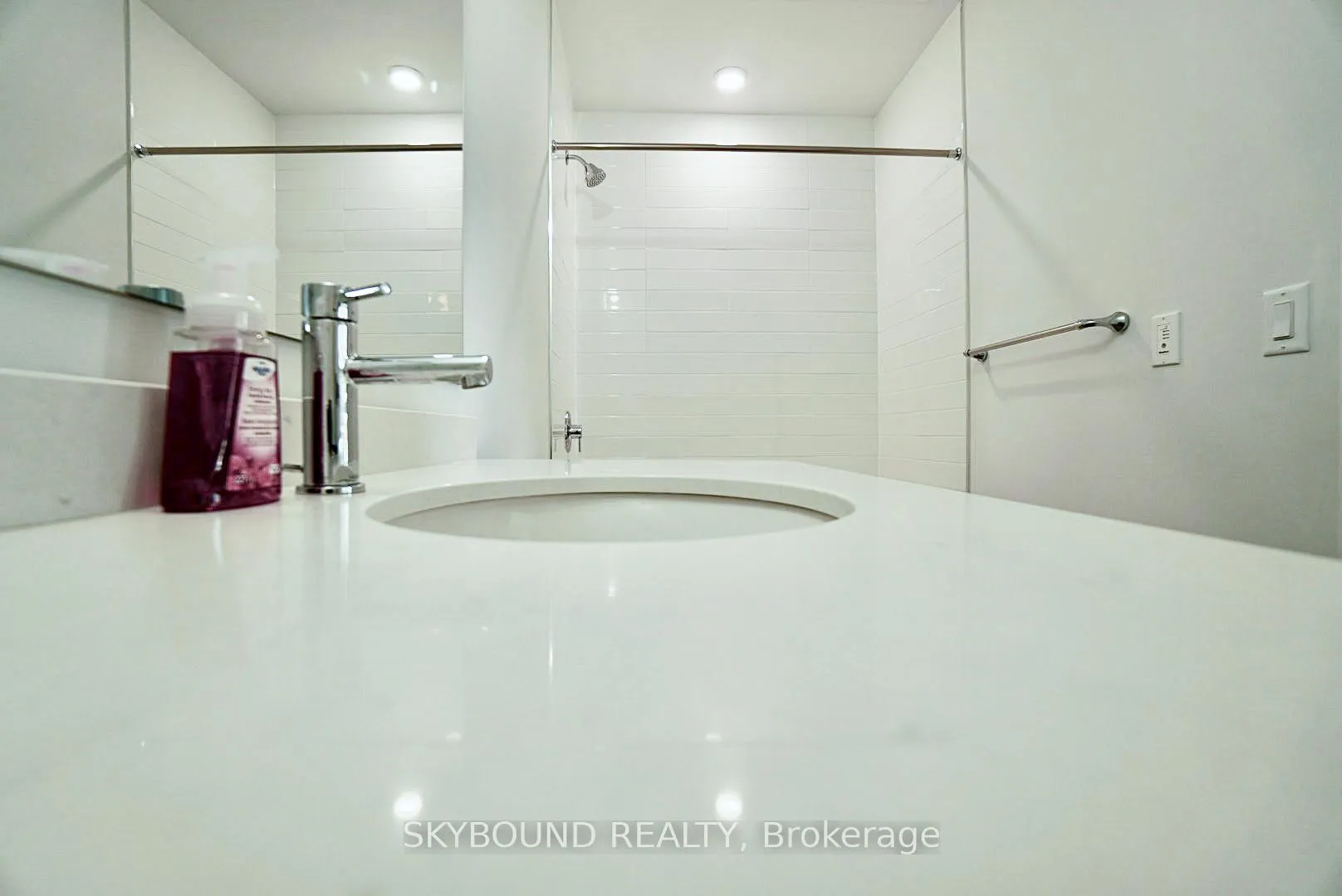 Photo 14 of Unit 0411, 1000 Lackner Place, Kitchener, Grand River North — HOMEH