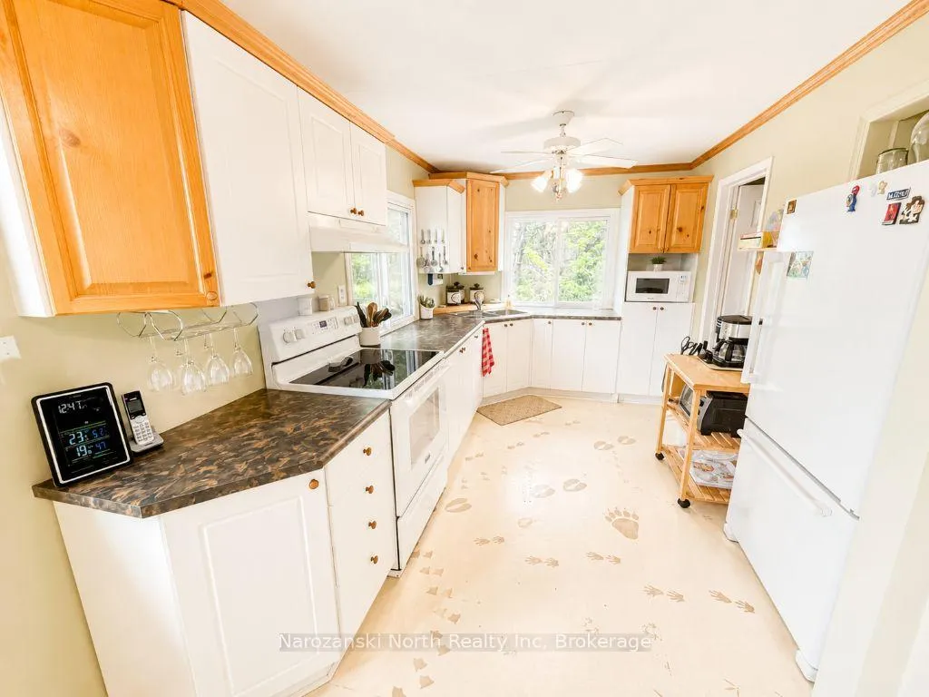 Photo 10 of 79 Simon Lake Road, Parry Sound Remote Area, Mowat — HOMEH