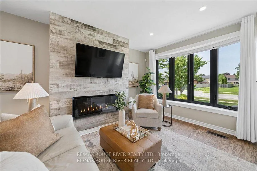 Photo 5 of 1007 Walton Boulevard, Whitby, Williamsburg — HOMEH