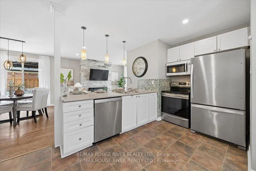 Photo 9 of 1007 Walton Boulevard, Whitby, Williamsburg — HOMEH