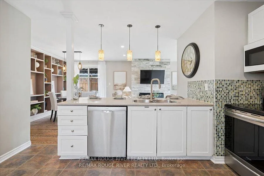 Photo 10 of 1007 Walton Boulevard, Whitby, Williamsburg — HOMEH
