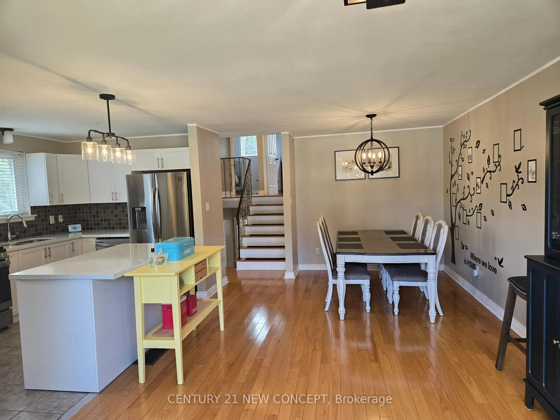 Photo 3 of 412 Melores Drive, Burlington, Appleby — HOMEH