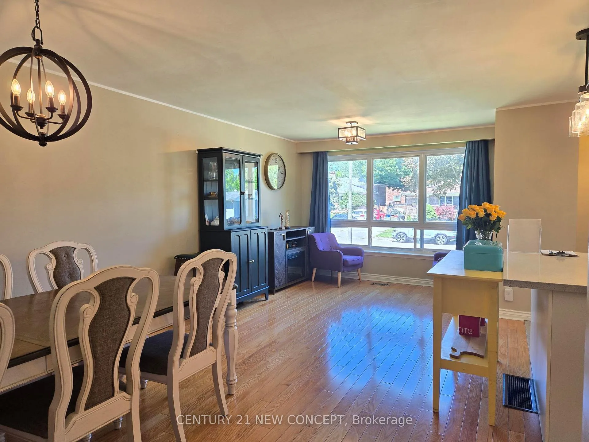 Photo 4 of 412 Melores Drive, Burlington, Appleby — HOMEH