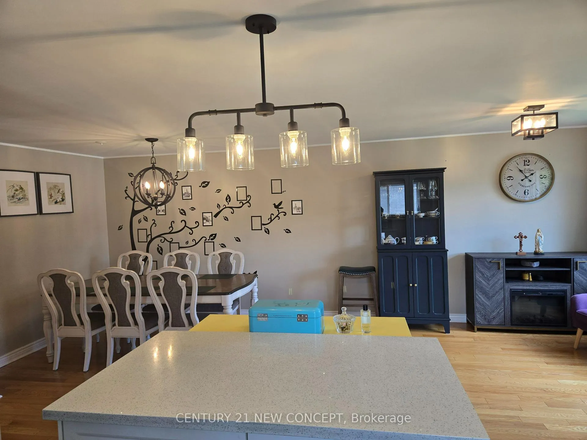 Photo 8 of 412 Melores Drive, Burlington, Appleby — HOMEH