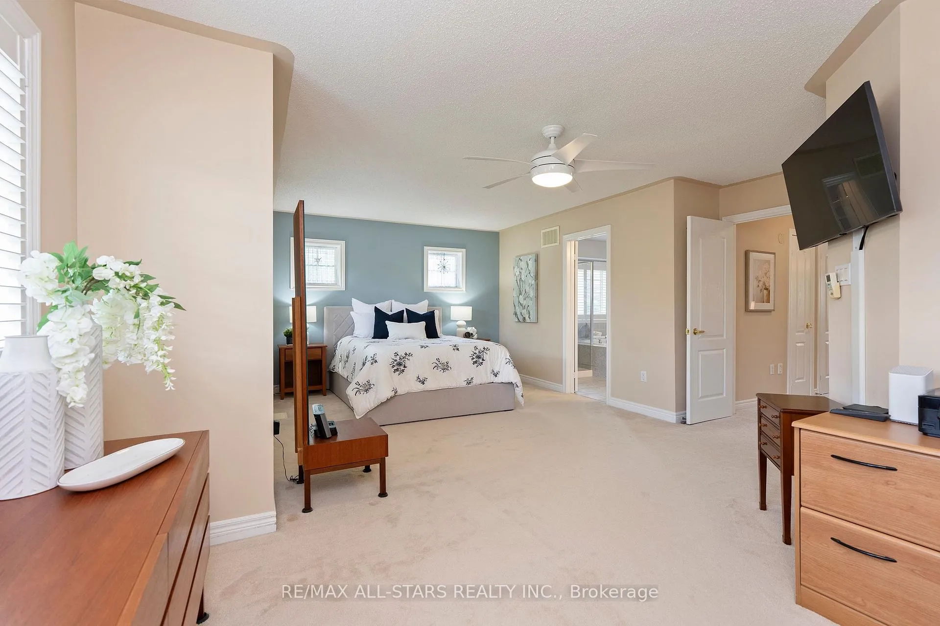 Photo 24 of 27 Wave Hill Way, Markham, Greensborough — HOMEH