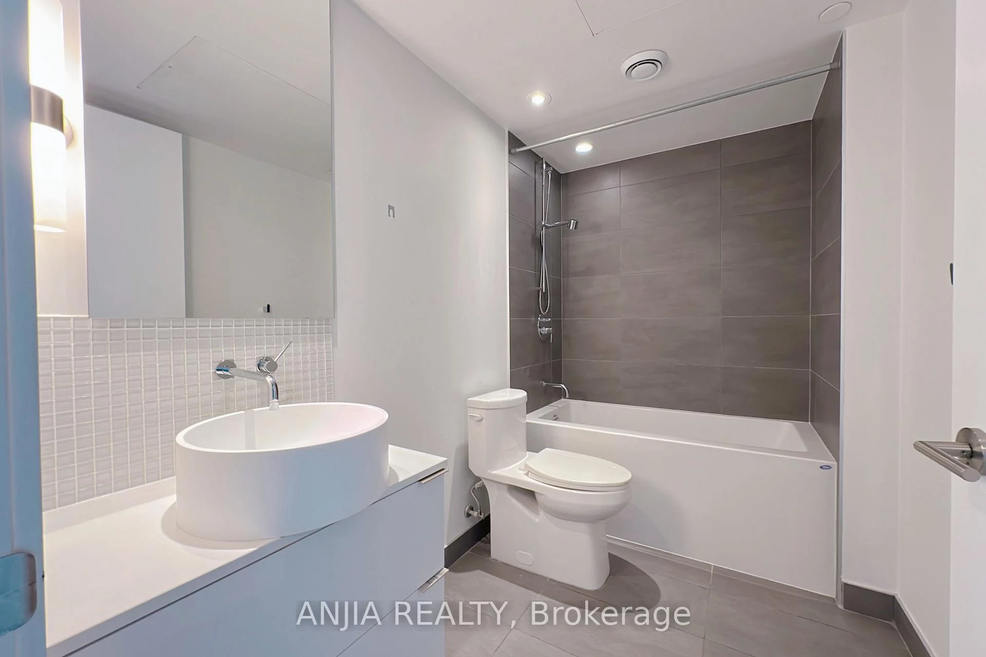 Photo 26 of Unit 312, 185 Roehampton Avenue, Toronto, Mount Pleasant East — HOMEH