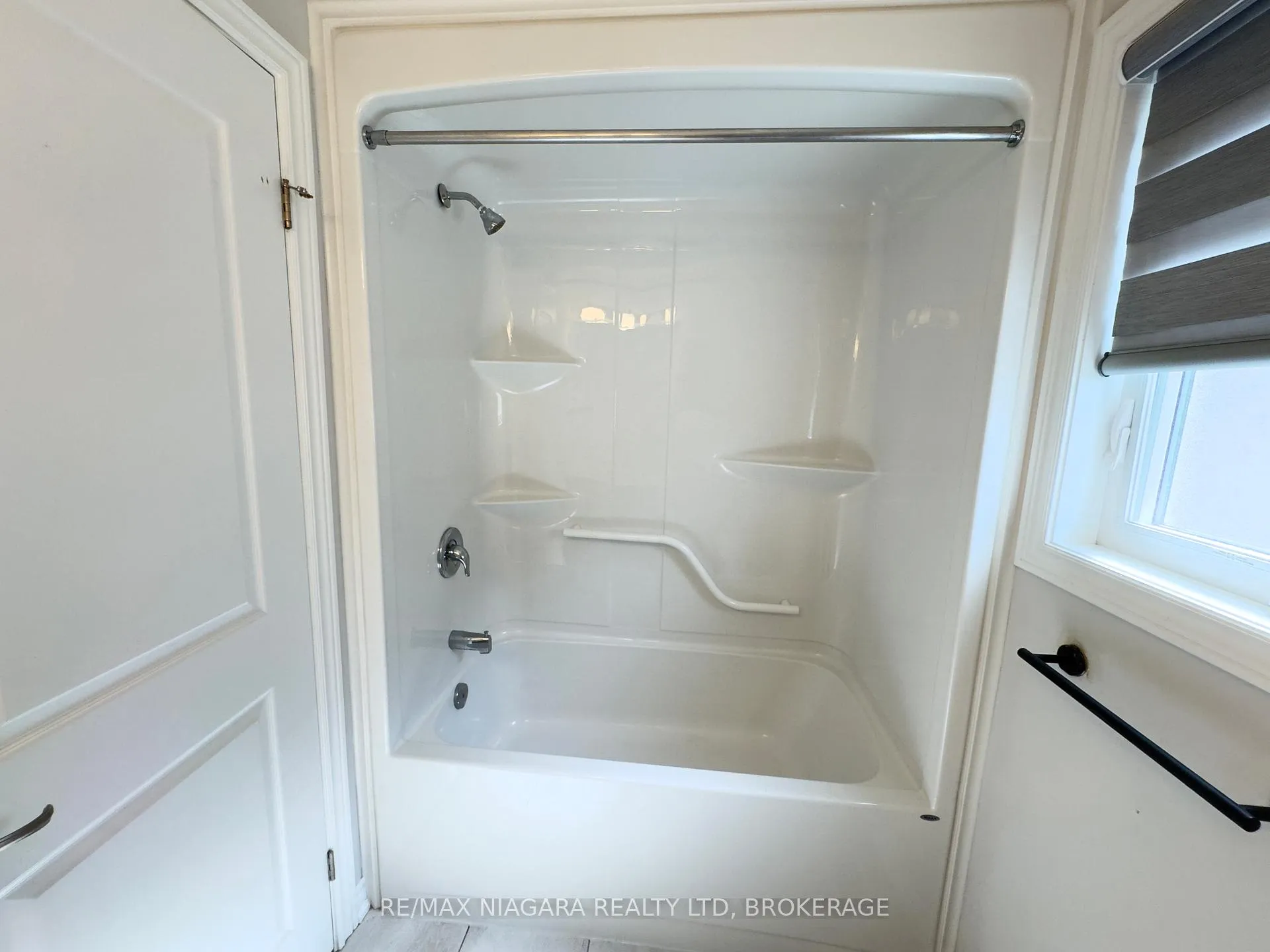 Photo 10 of 93 Sunflower Place, Welland, West Welland — HOMEH