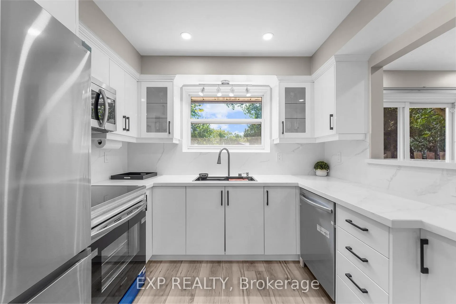 Photo 8 of 2258 Manchester Drive, Burlington, Brant Hills — HOMEH