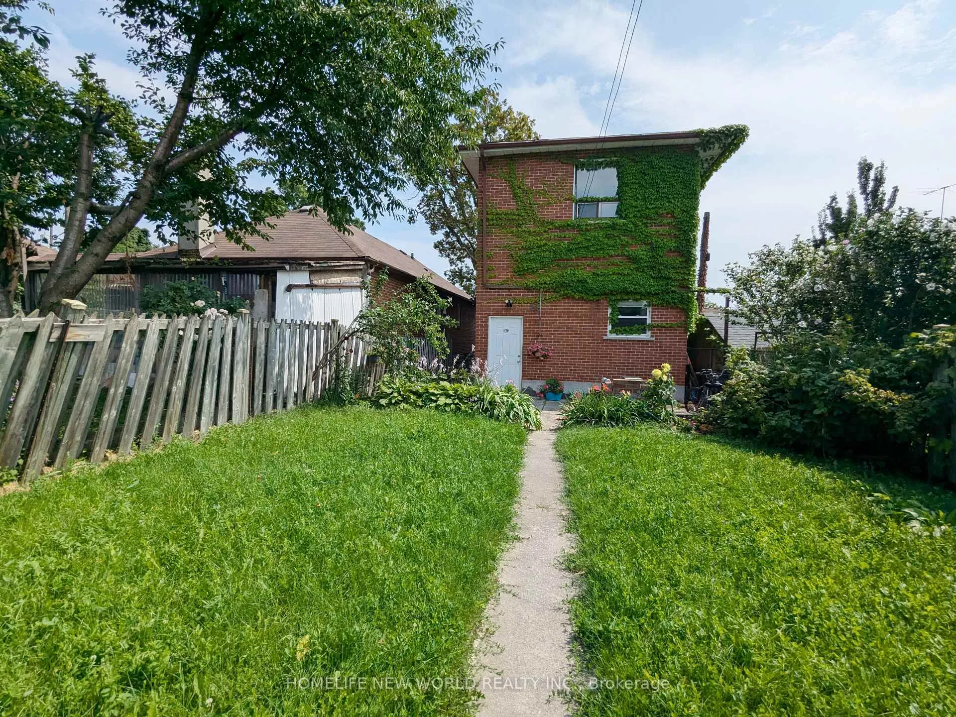 Photo 13 of Unit 1, 2 Thornton Avenue, Toronto, Caledonia-Fairbank — HOMEH