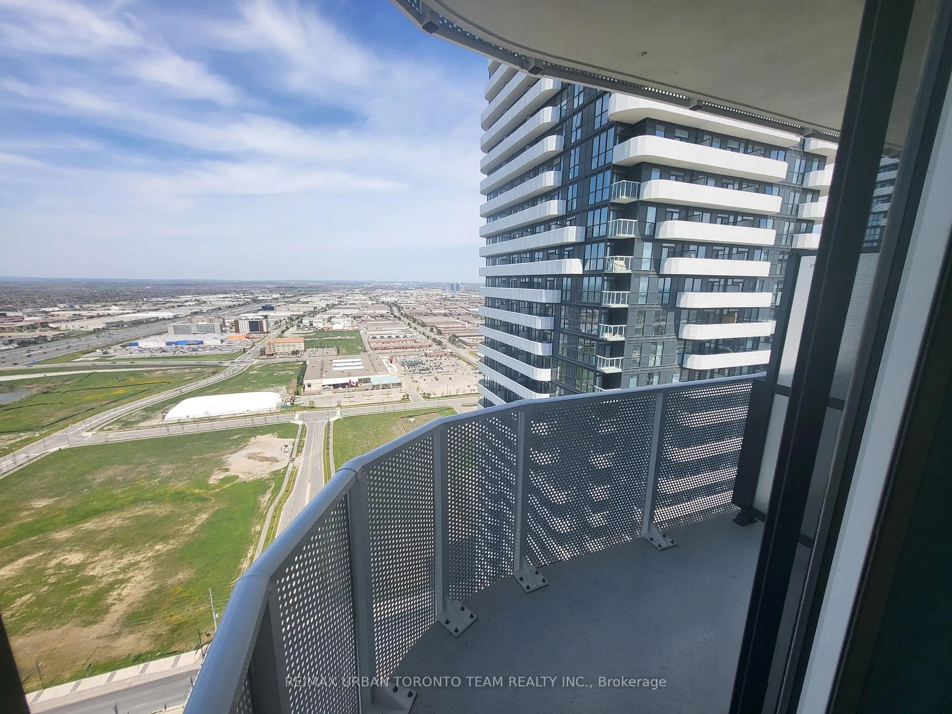 Photo 5 of Unit 4611, 195 Commerce Street, Vaughan, Vaughan Corporate Centre — HOMEH