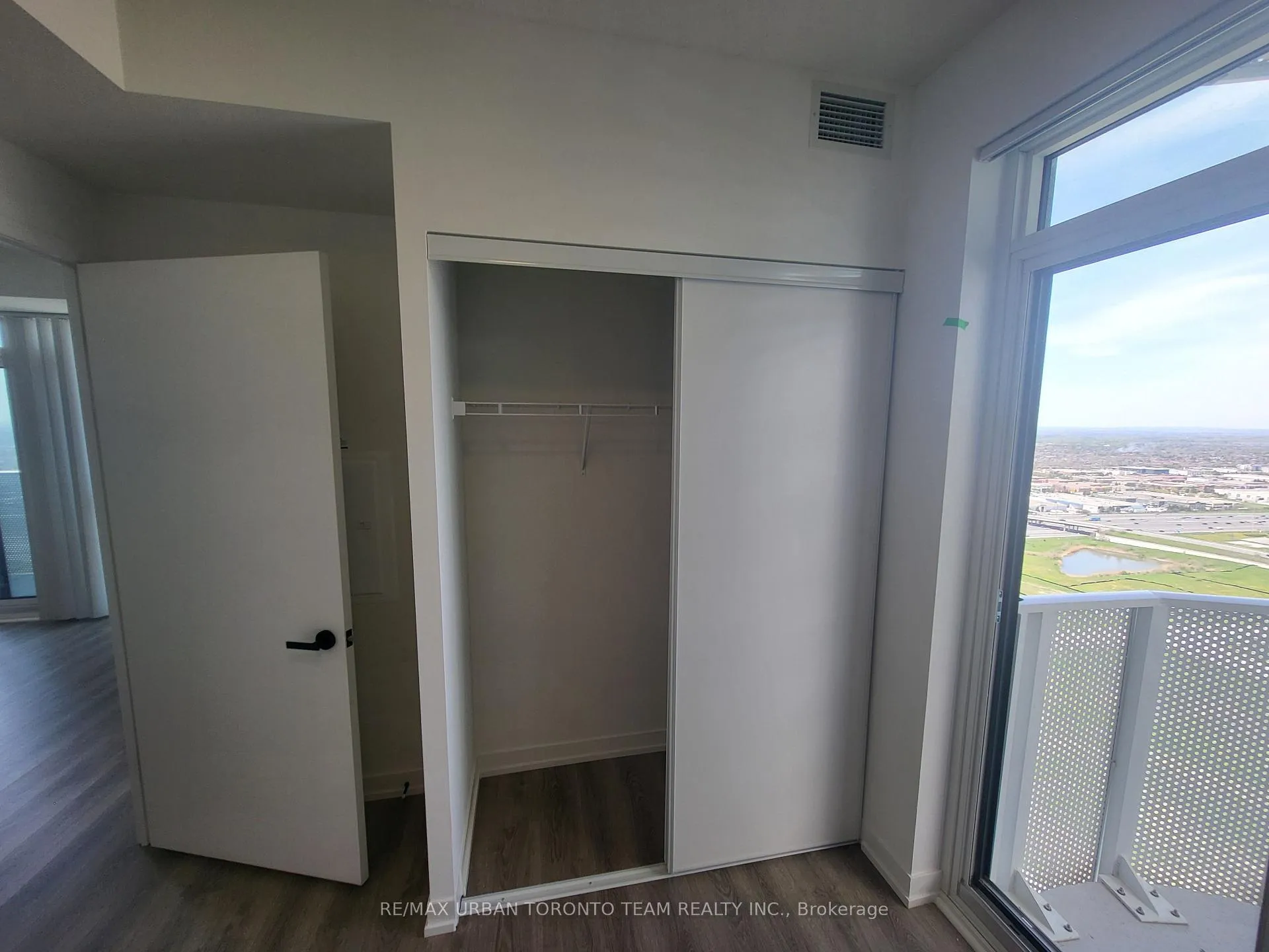 Photo 10 of Unit 4611, 195 Commerce Street, Vaughan, Vaughan Corporate Centre — HOMEH