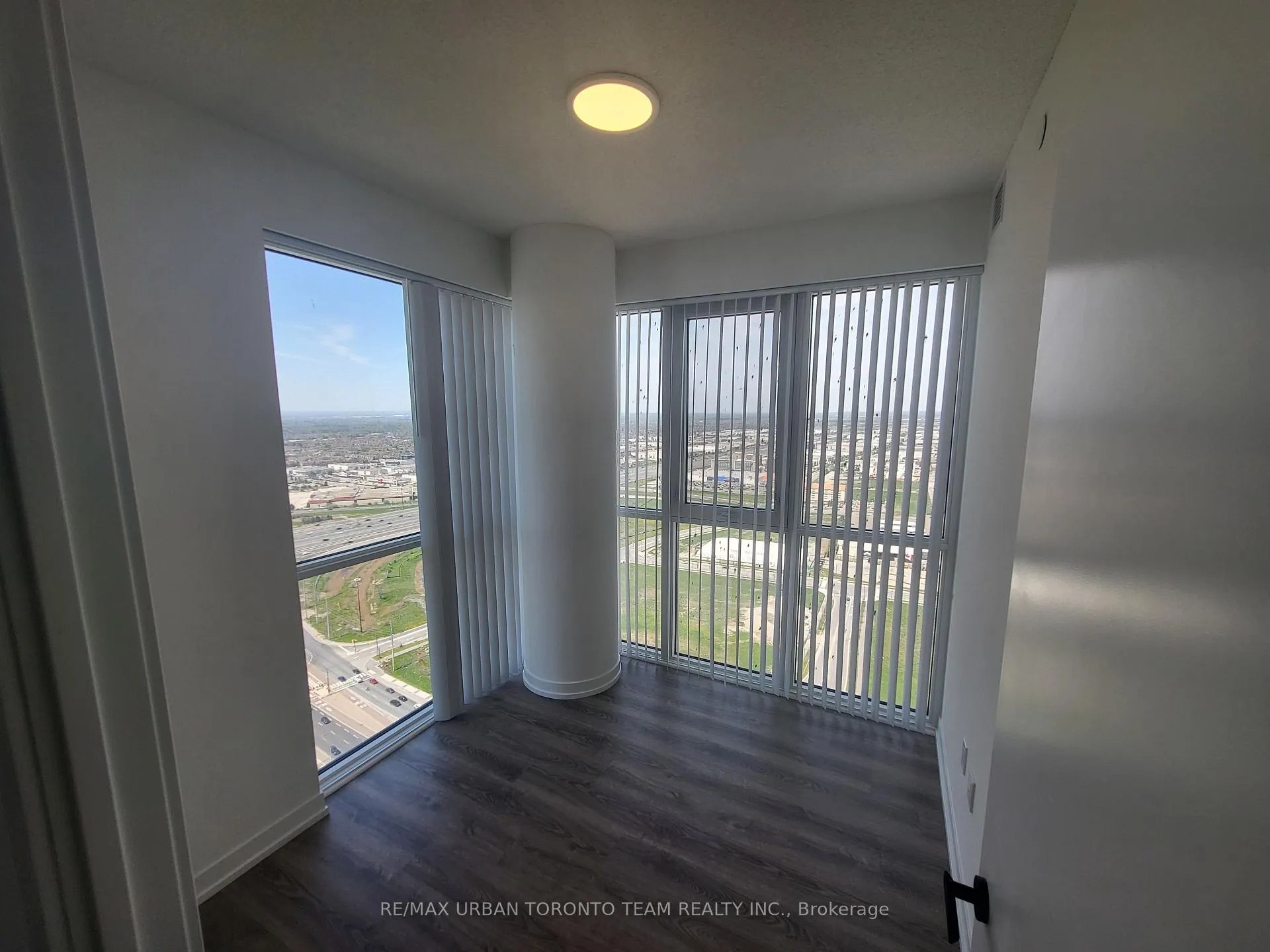 Photo 11 of Unit 4611, 195 Commerce Street, Vaughan, Vaughan Corporate Centre — HOMEH