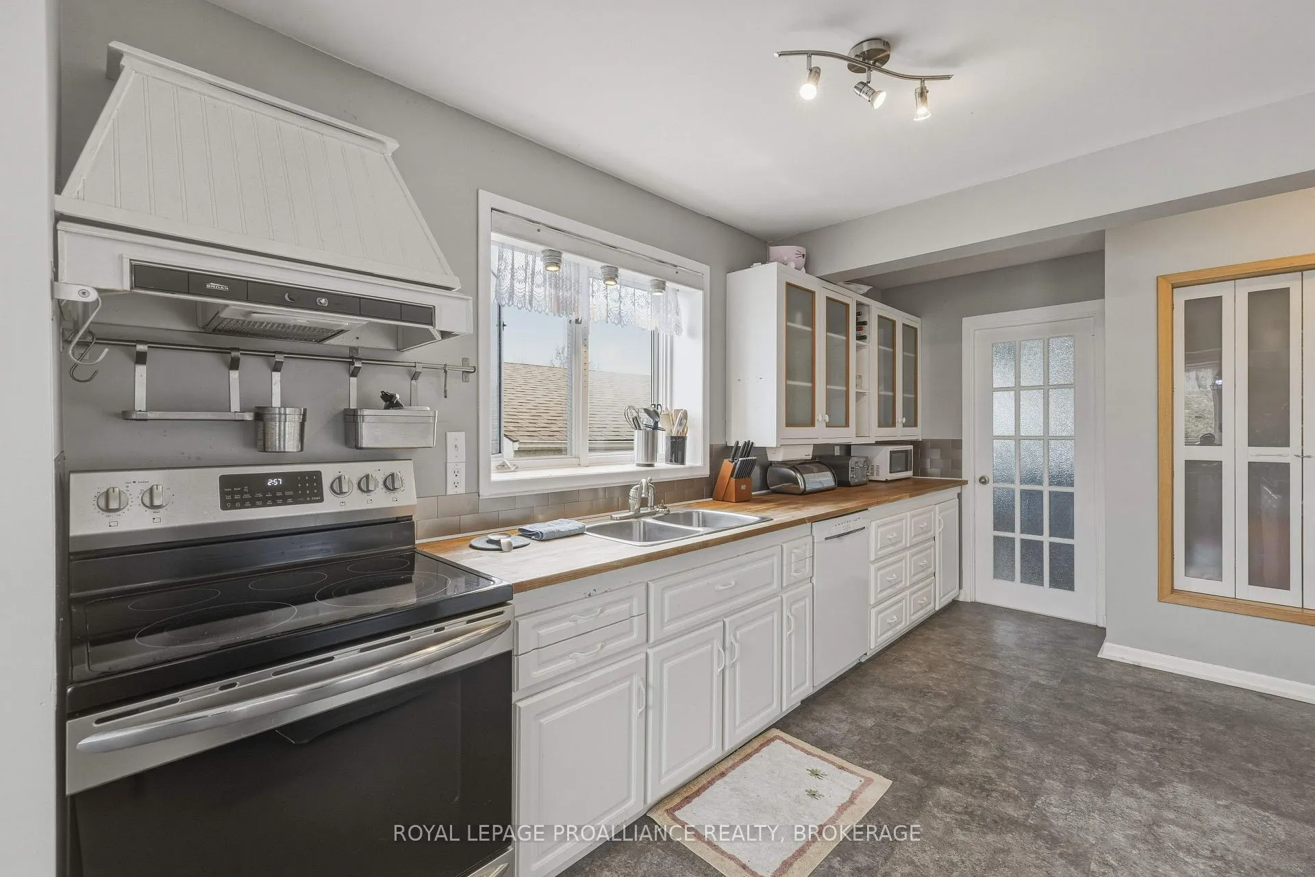 Photo 8 of 706 Spithead Road, Frontenac Islands, The Islands — HOMEH