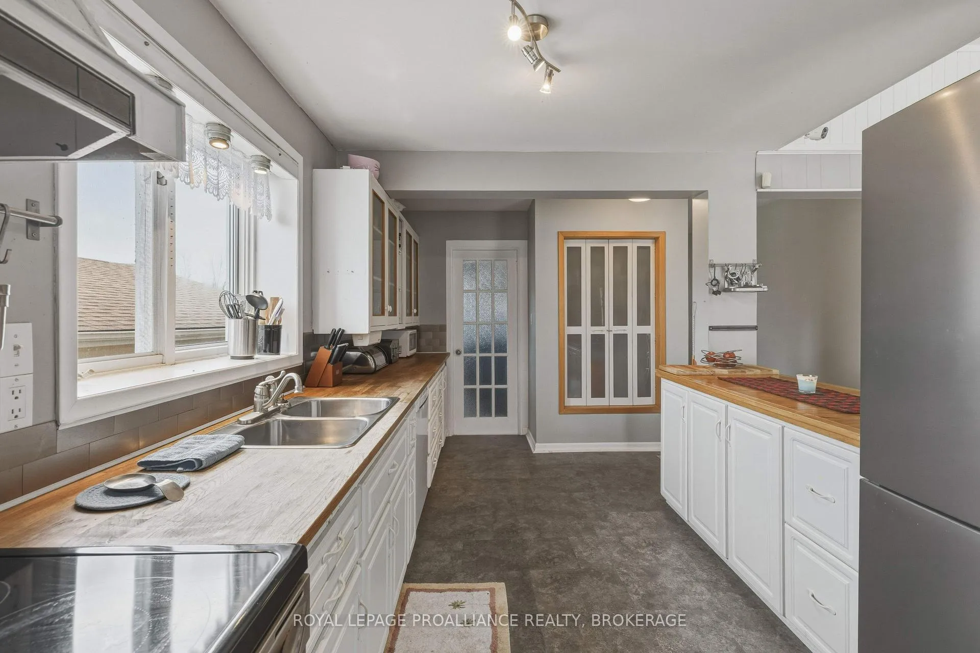Photo 9 of 706 Spithead Road, Frontenac Islands, The Islands — HOMEH