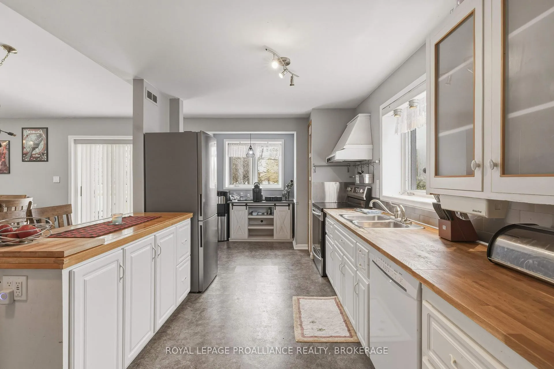 Photo 11 of 706 Spithead Road, Frontenac Islands, The Islands — HOMEH