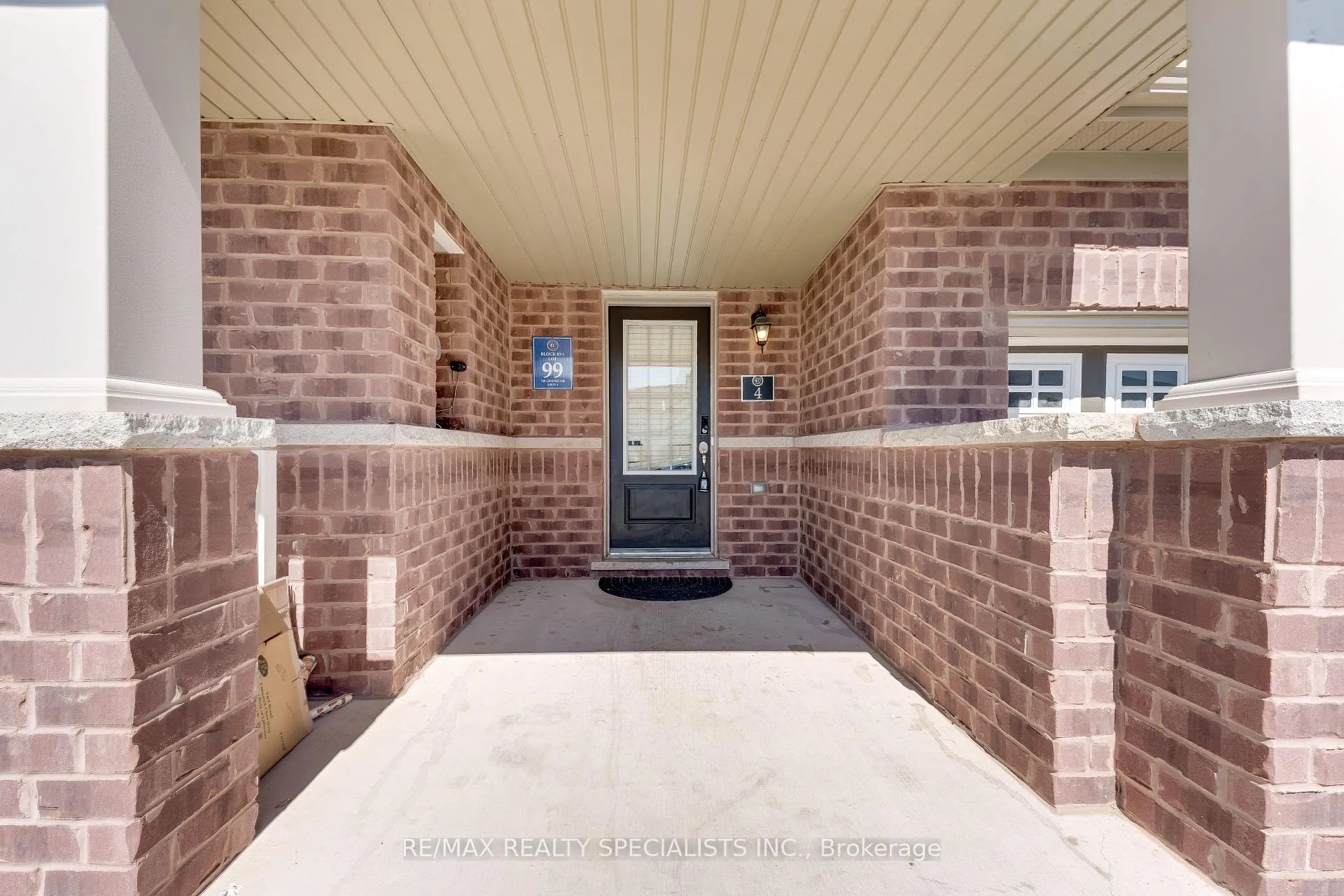 Photo 3 of Unit 4, 740 Linden Drive, Cambridge, Preston Heights — HOMEH