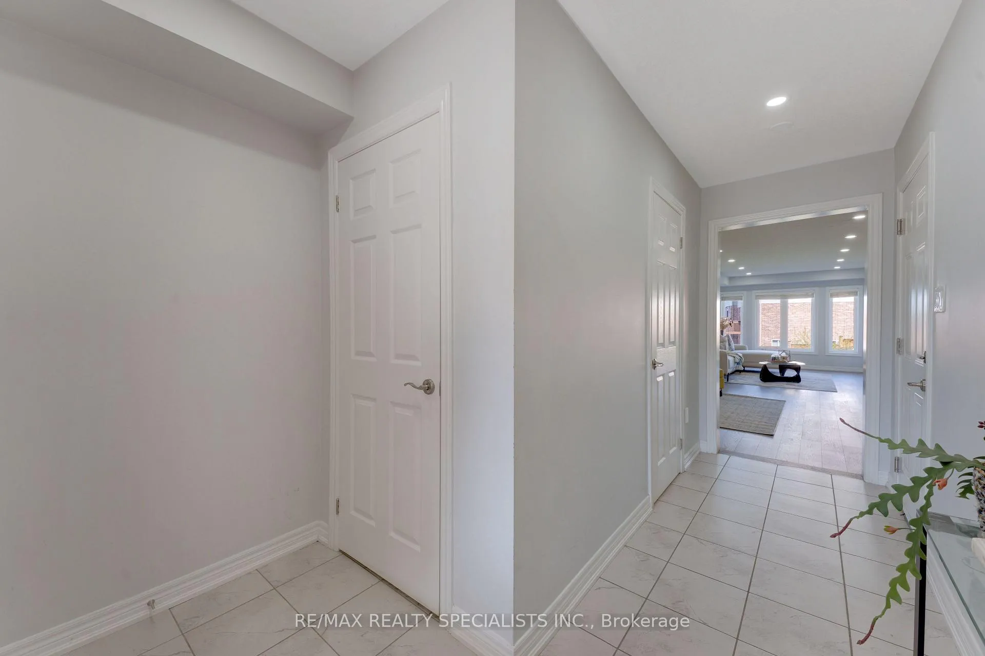 Photo 5 of Unit 4, 740 Linden Drive, Cambridge, Preston Heights — HOMEH